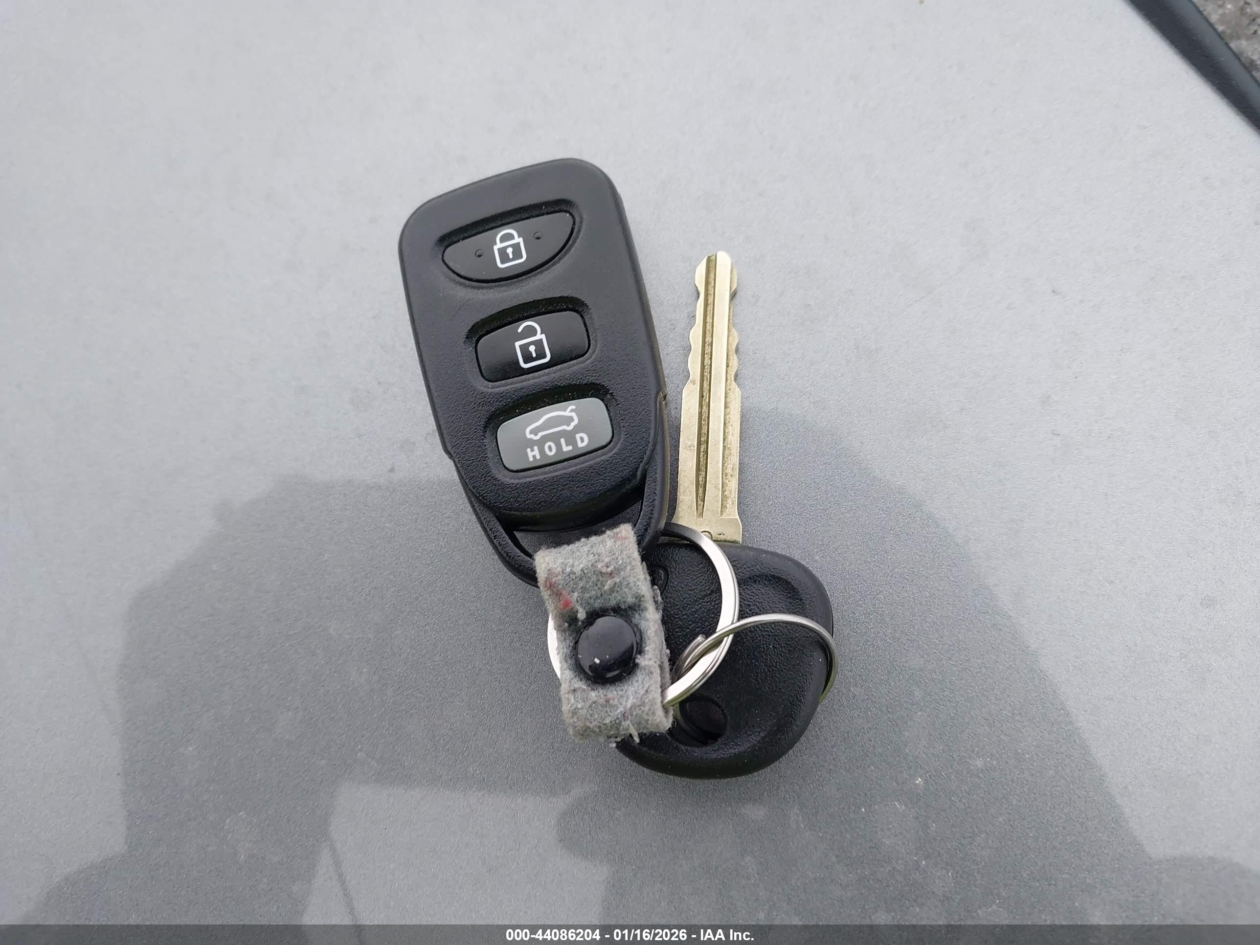 HYUNDAI ELANTRA image 11