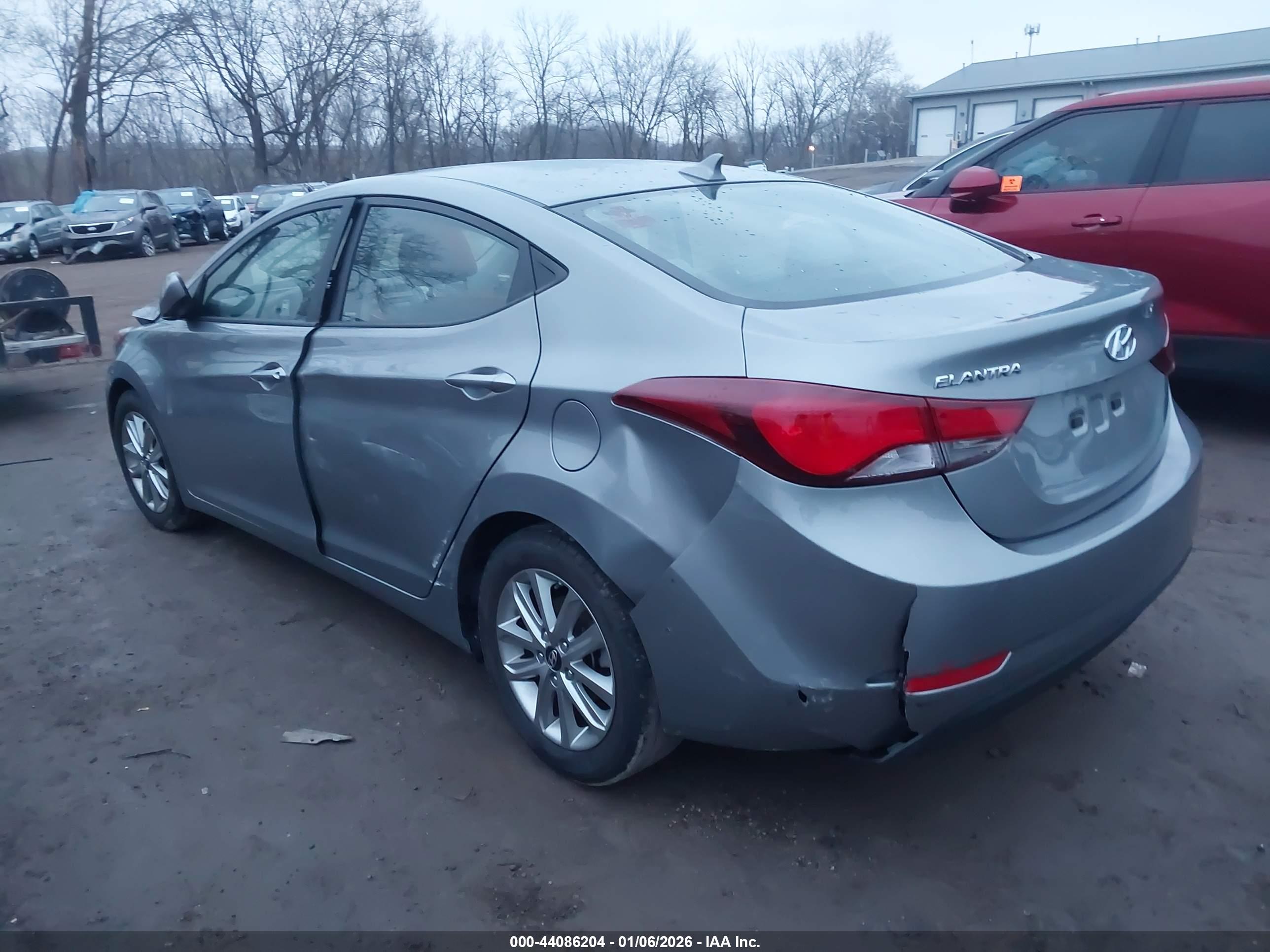 HYUNDAI ELANTRA image 3