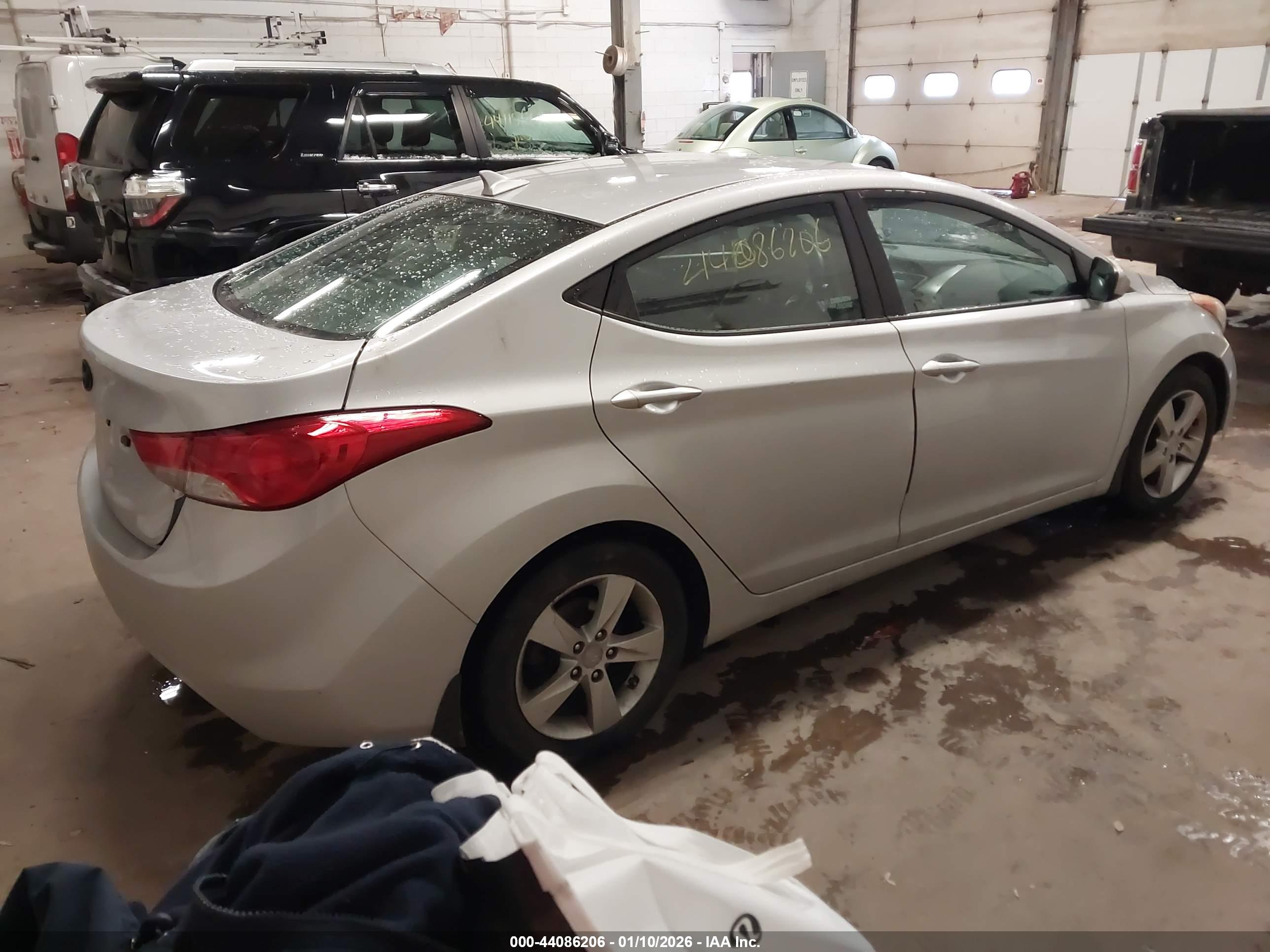 HYUNDAI ELANTRA image 4