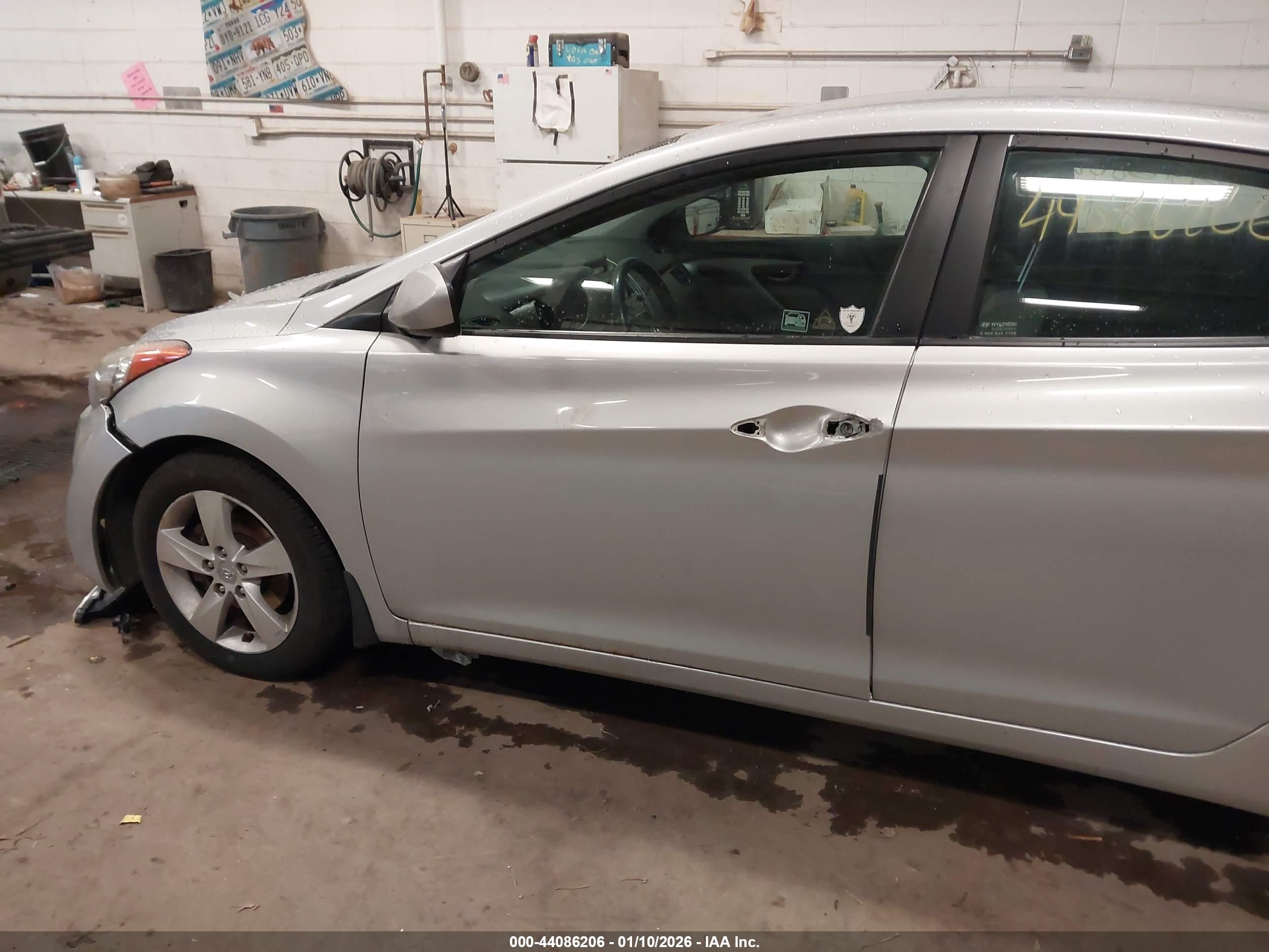 HYUNDAI ELANTRA image 6