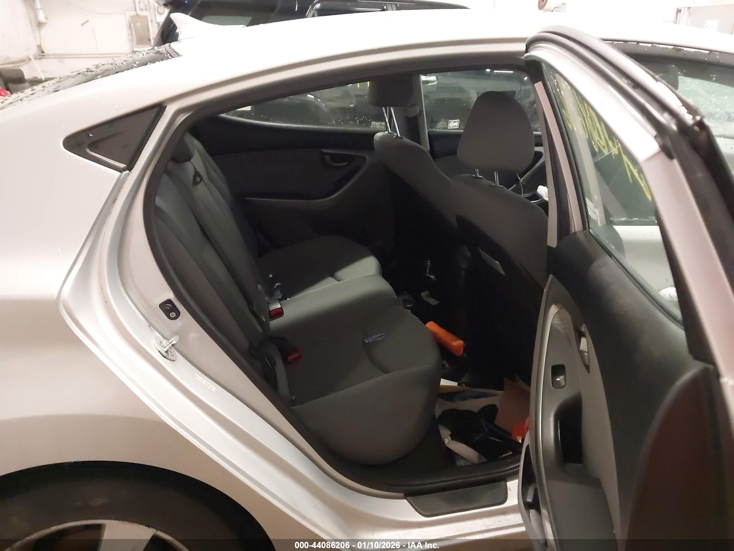 HYUNDAI ELANTRA image 8