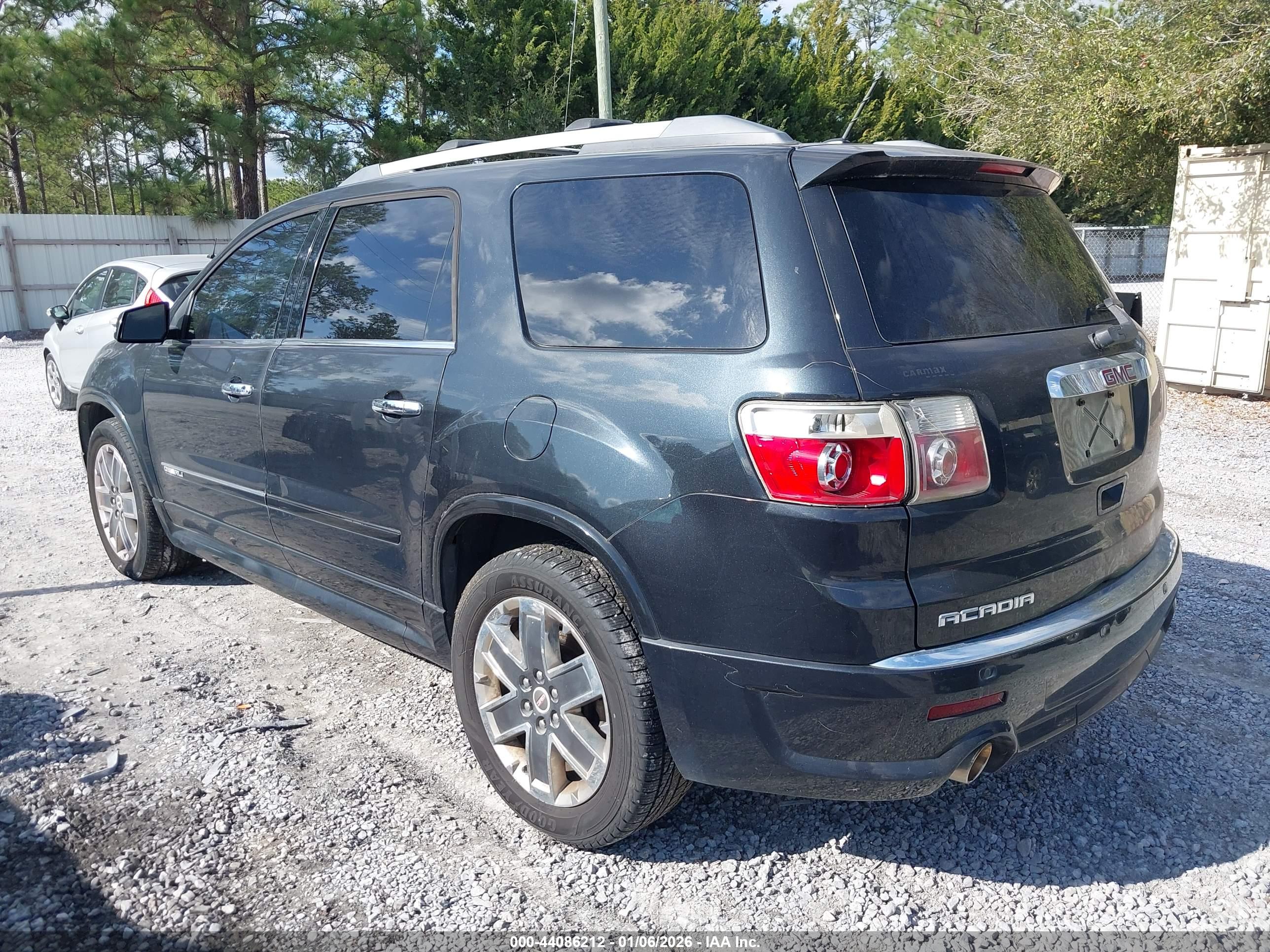 GMC ACADIA image 3