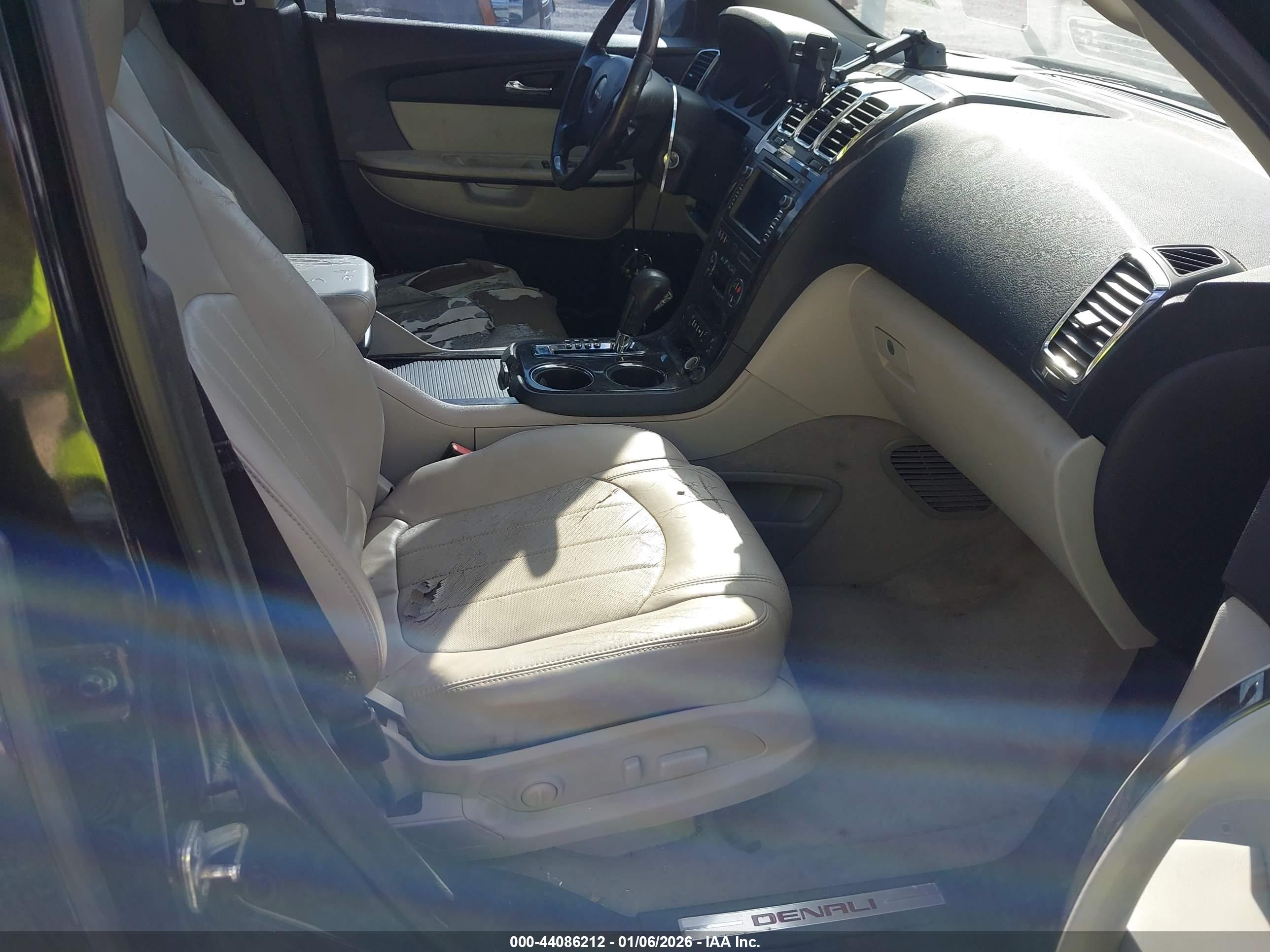 GMC ACADIA image 5