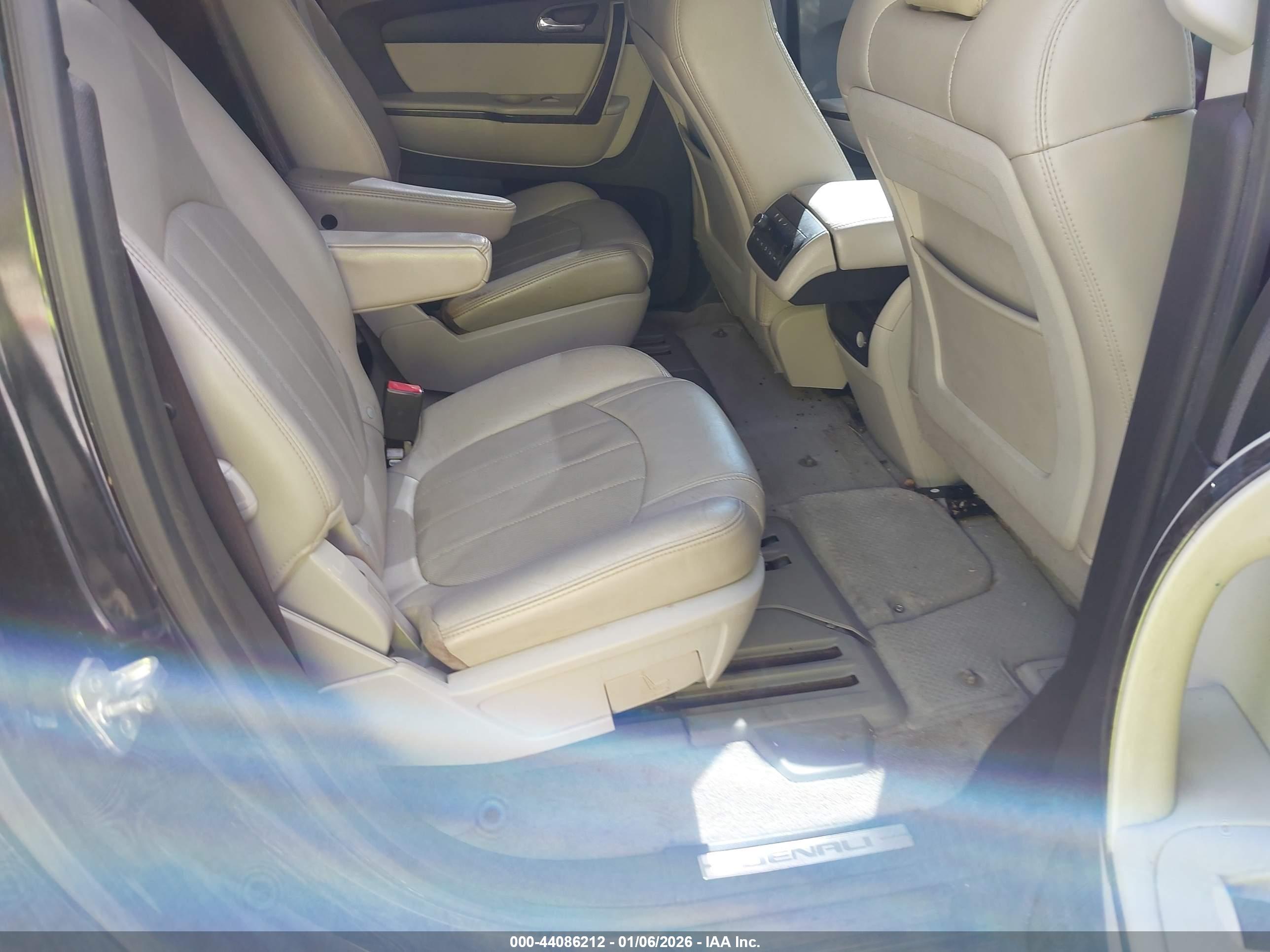 GMC ACADIA image 8