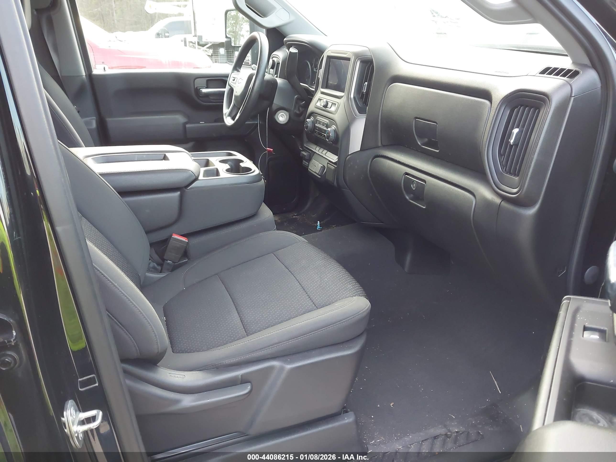 CHEVROLET SILVERADO image 8