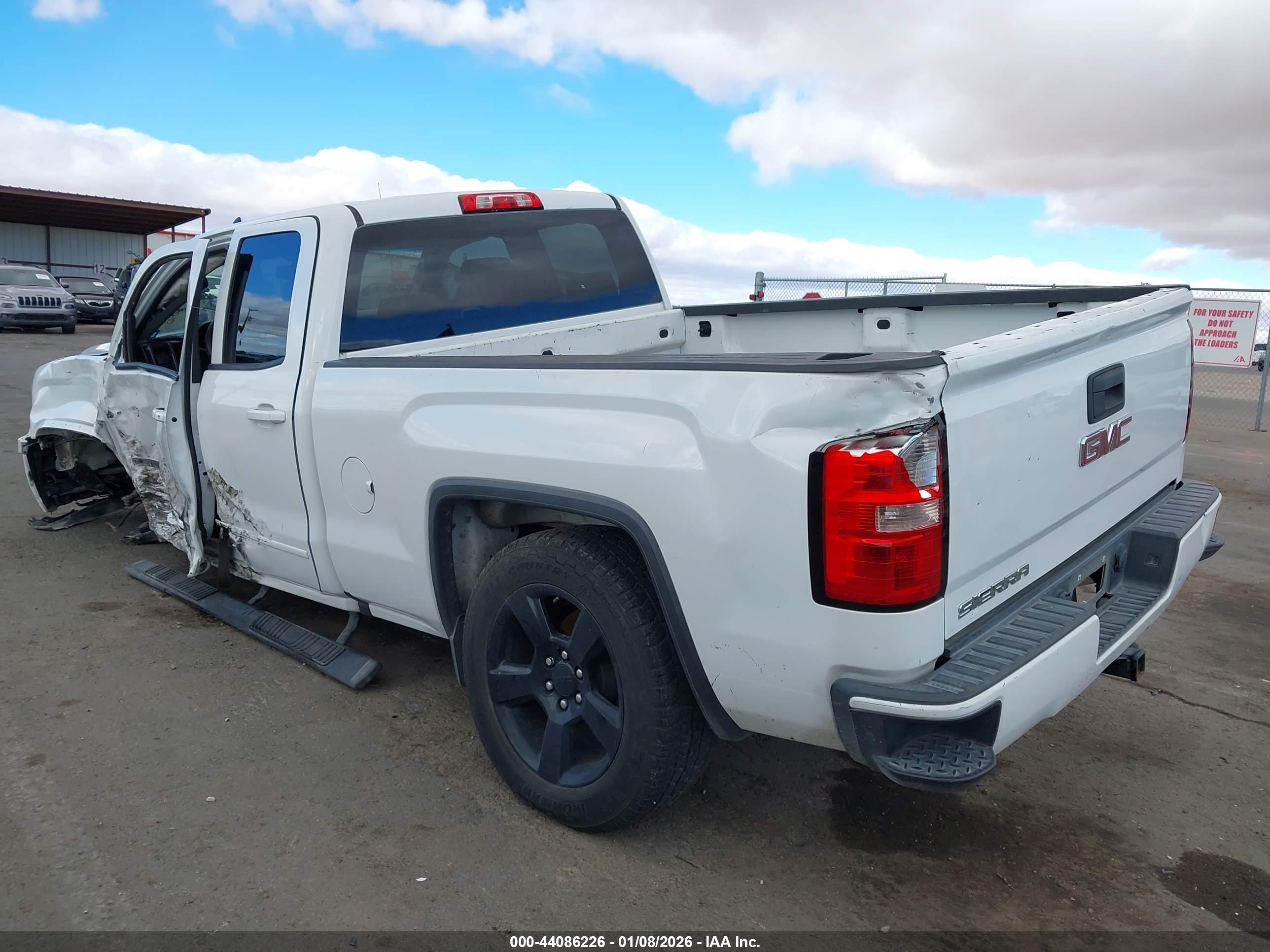 GMC SIERRA image 3