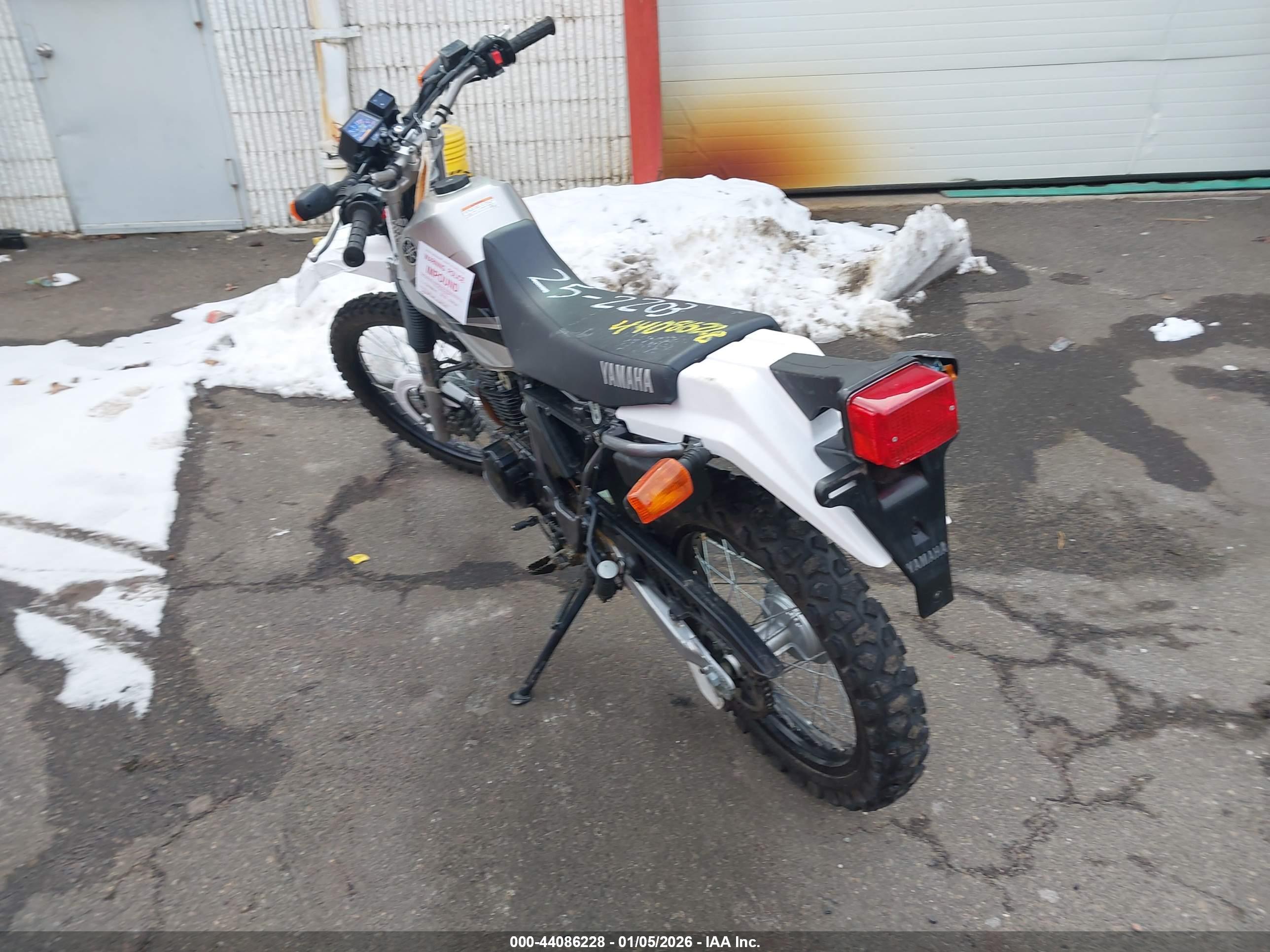 YAMAHA XT225 image 3