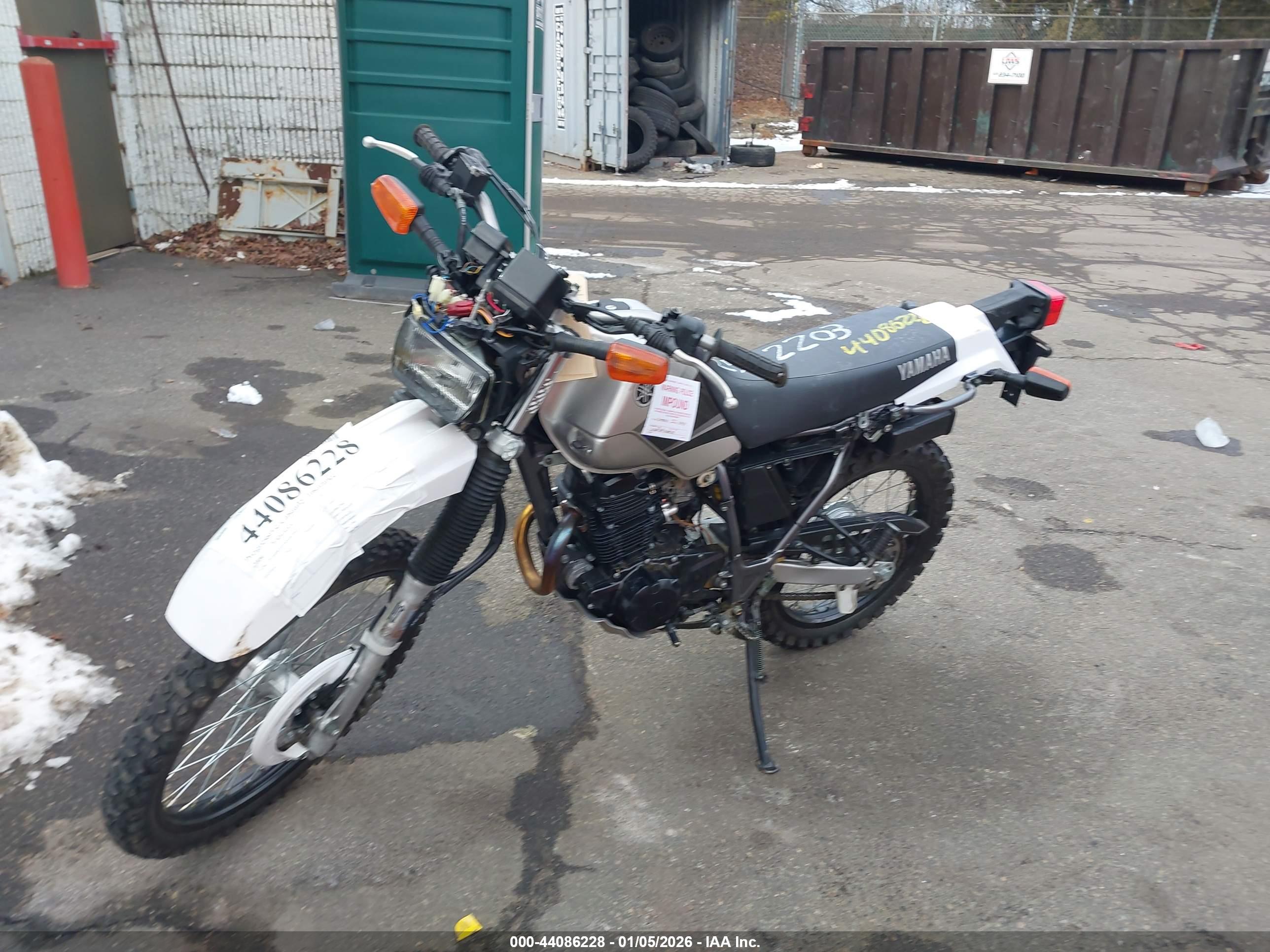 YAMAHA XT225 image 9
