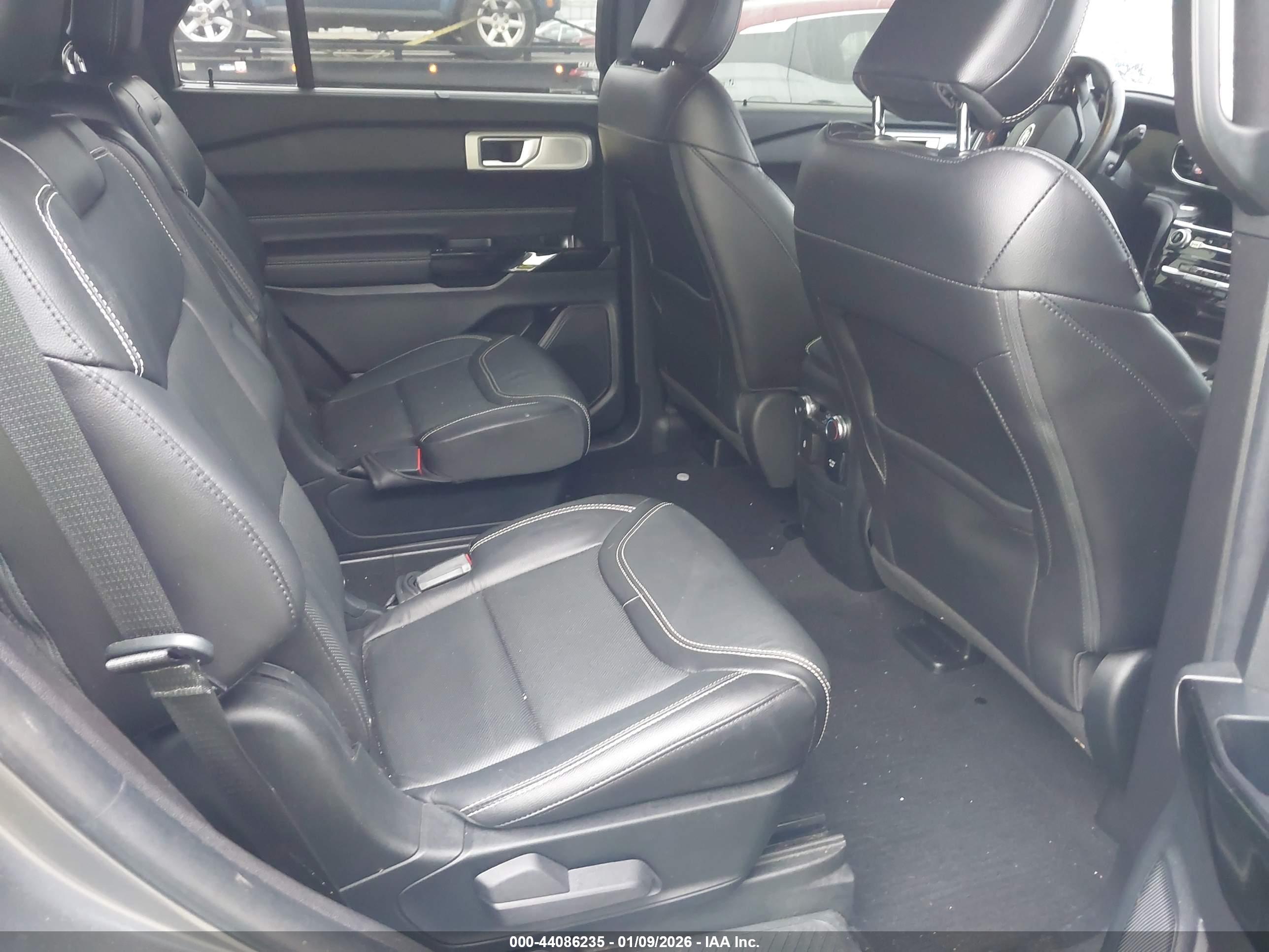 FORD EXPLORER image 8