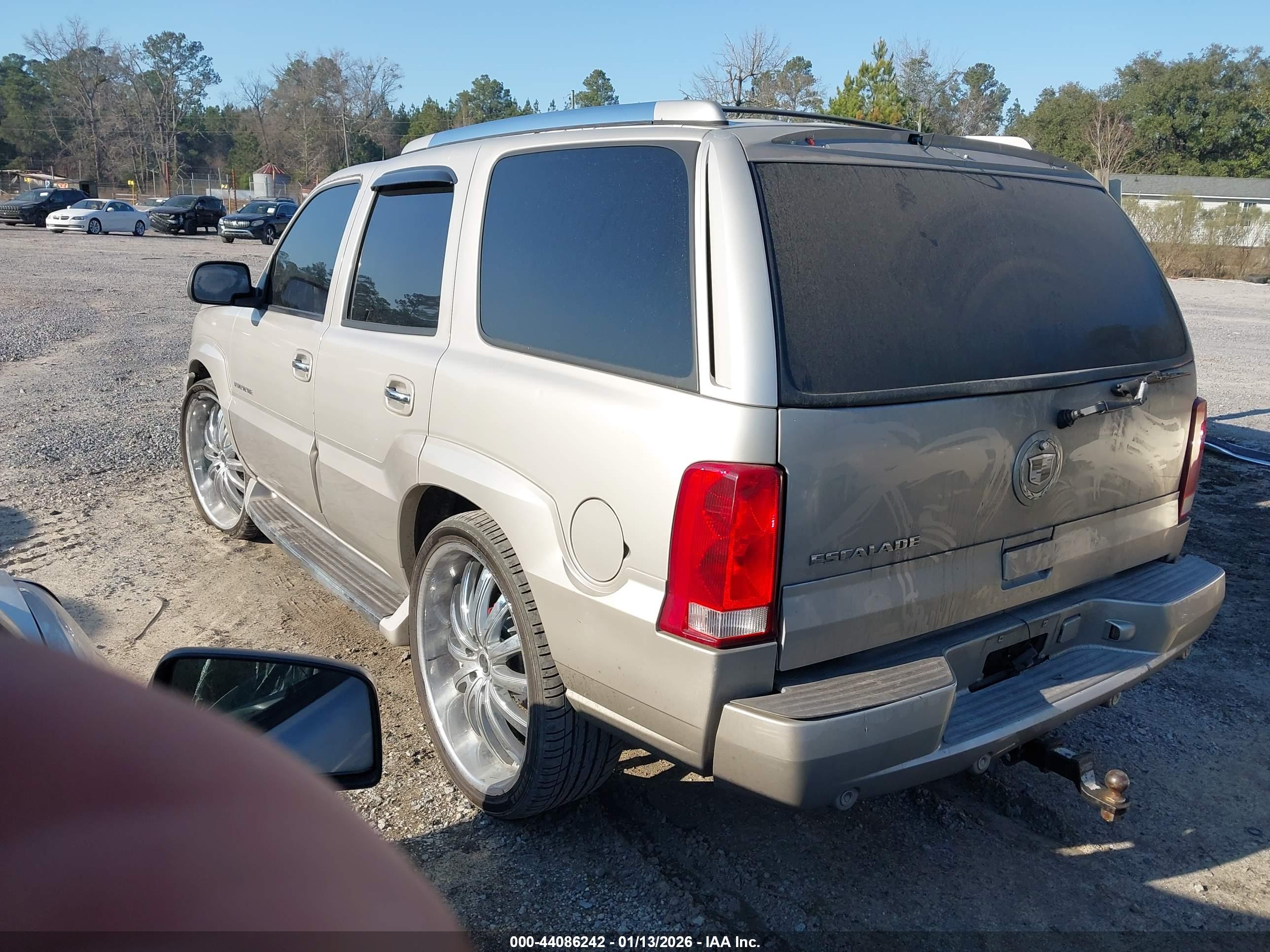 CADILLAC ESCALADE image 3