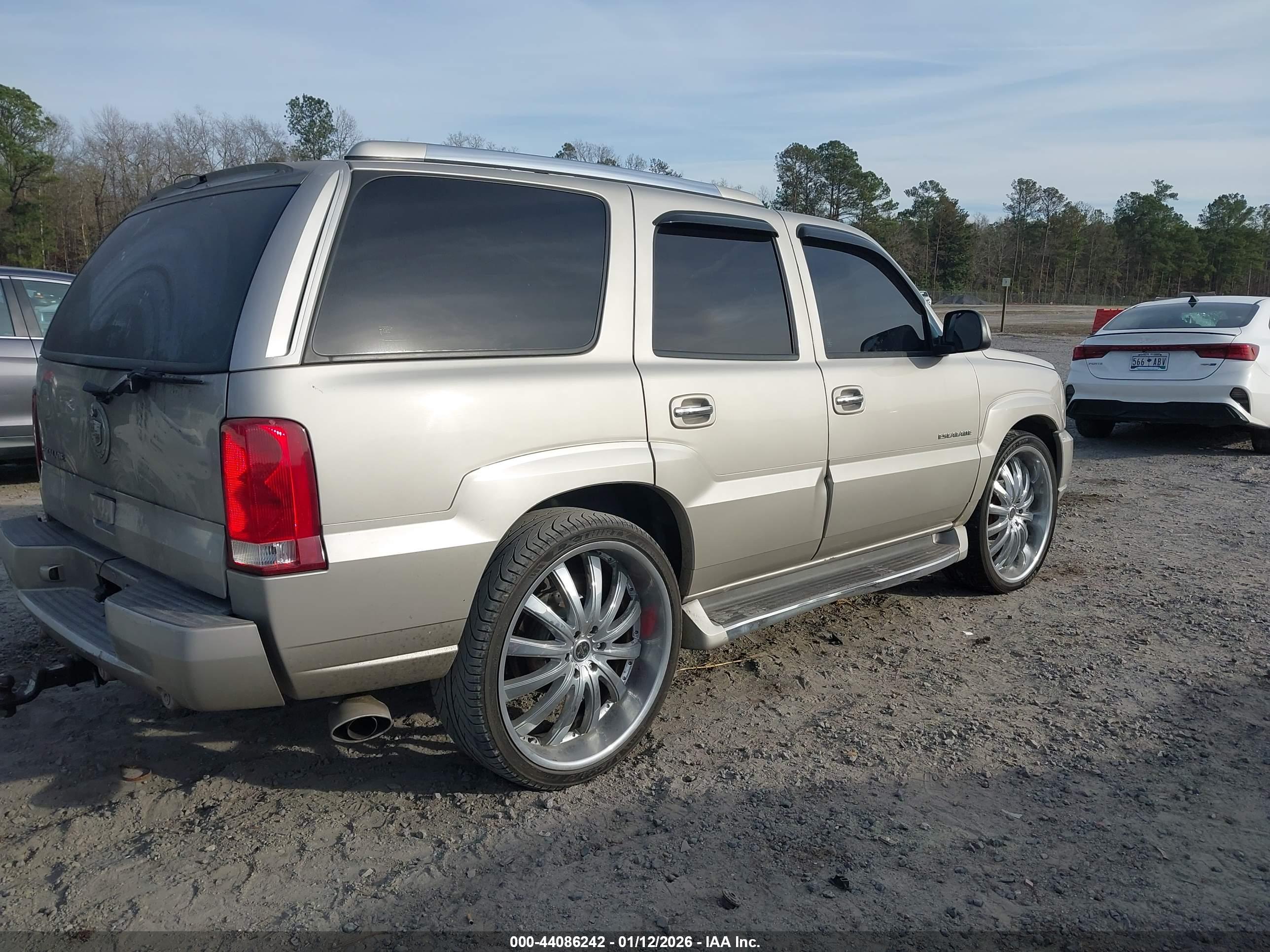 CADILLAC ESCALADE image 4