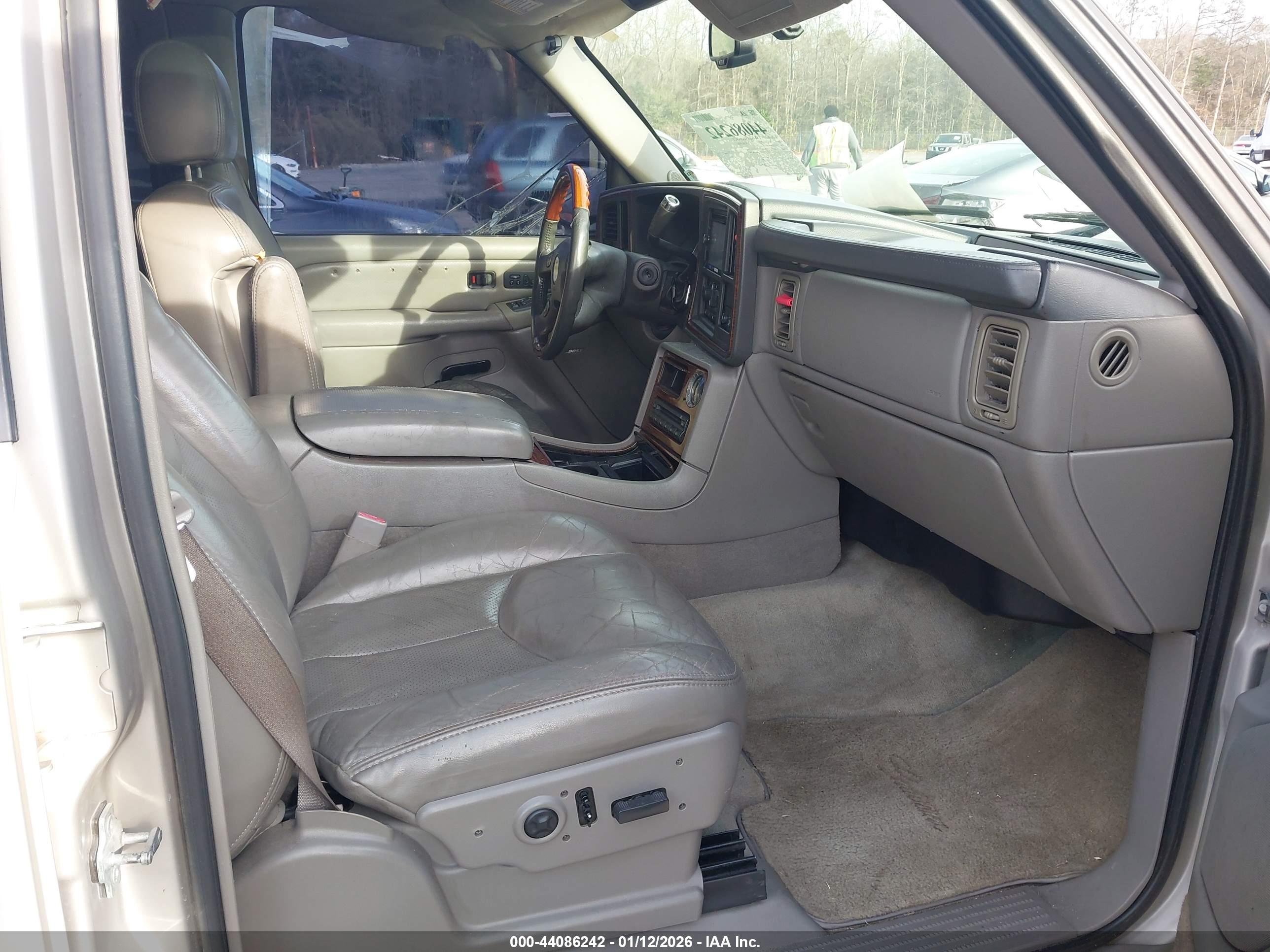 CADILLAC ESCALADE image 5