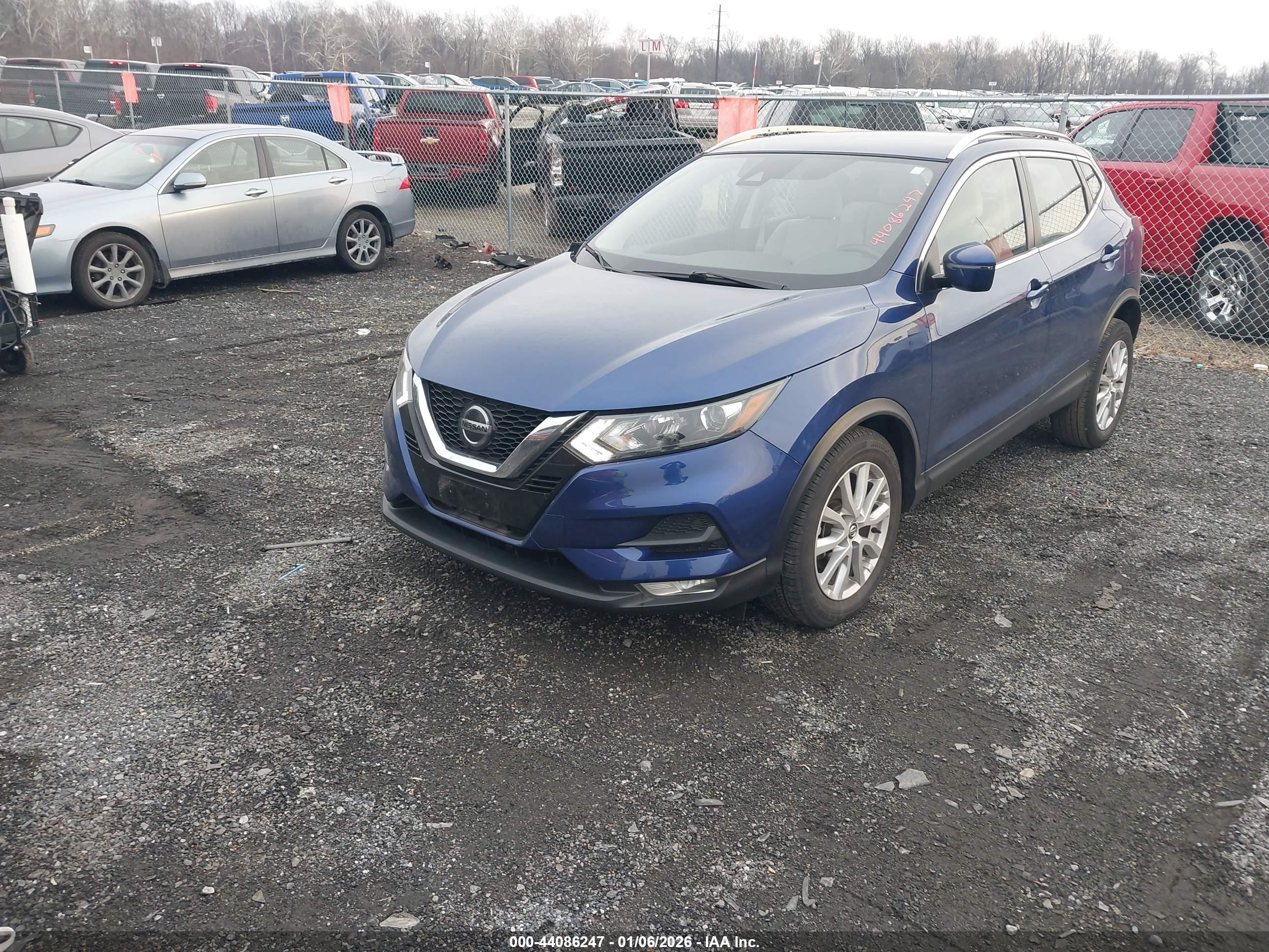 NISSAN ROGUE image 2
