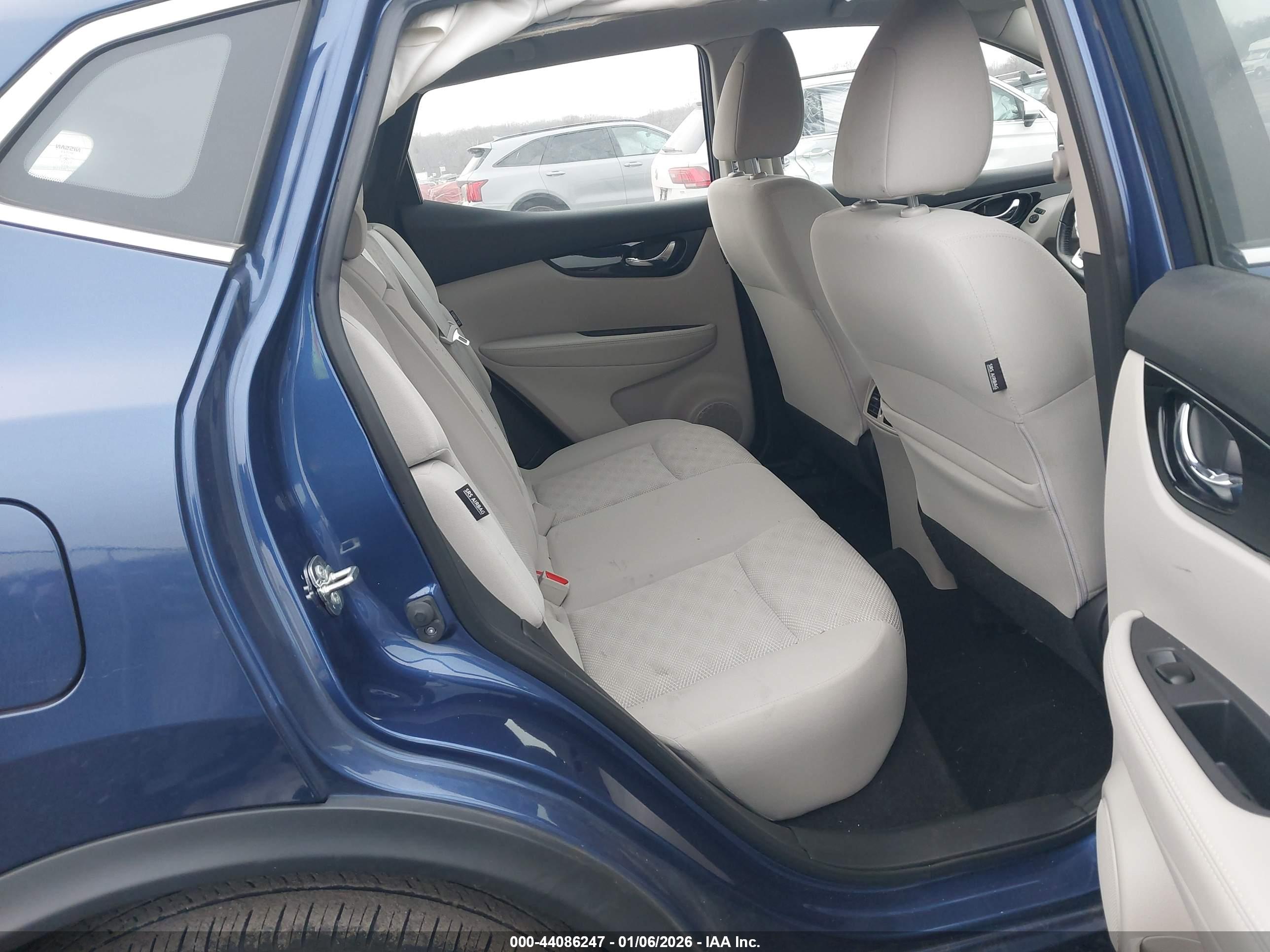 NISSAN ROGUE image 8