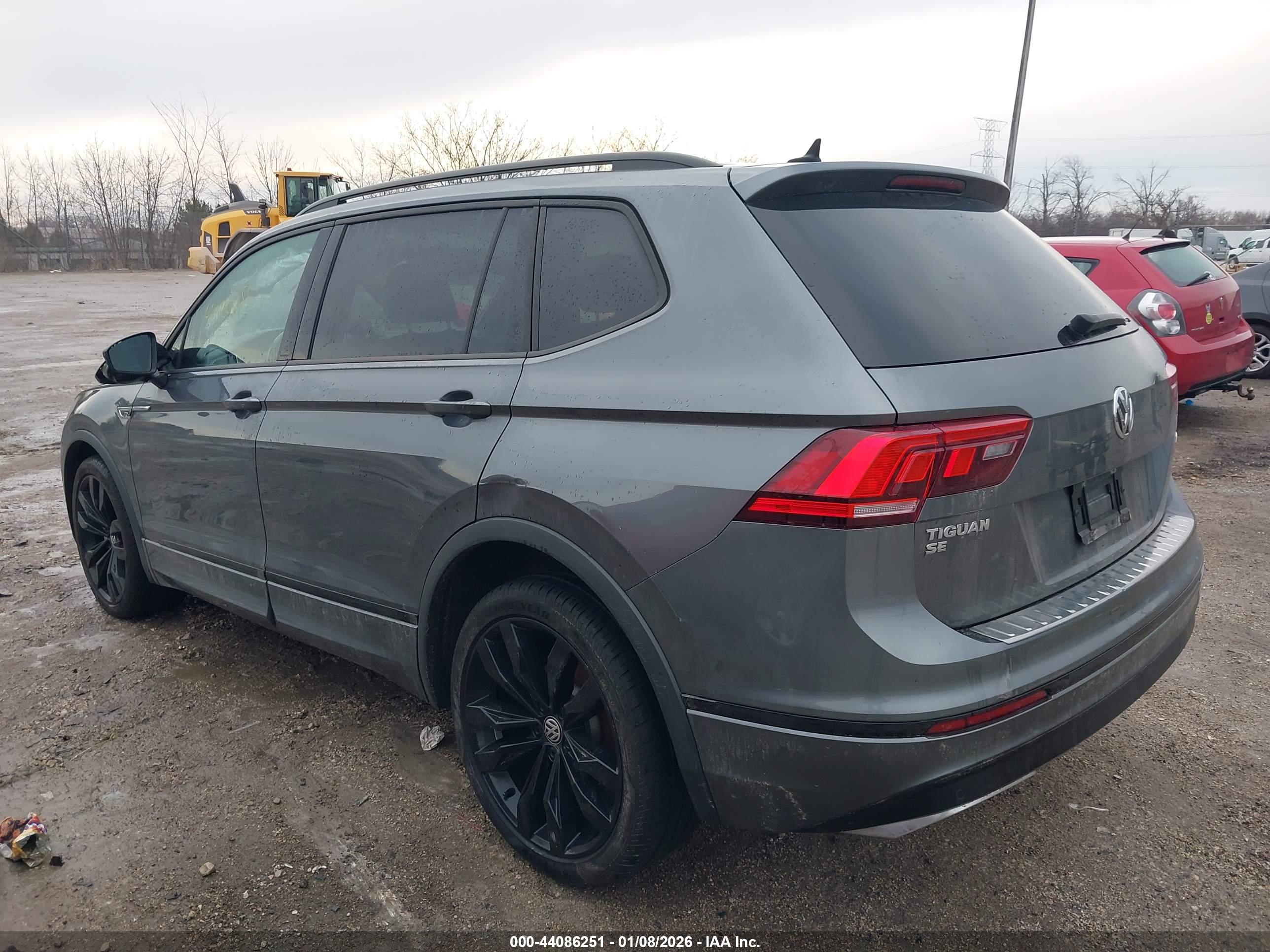 VOLKSWAGEN TIGUAN image 3