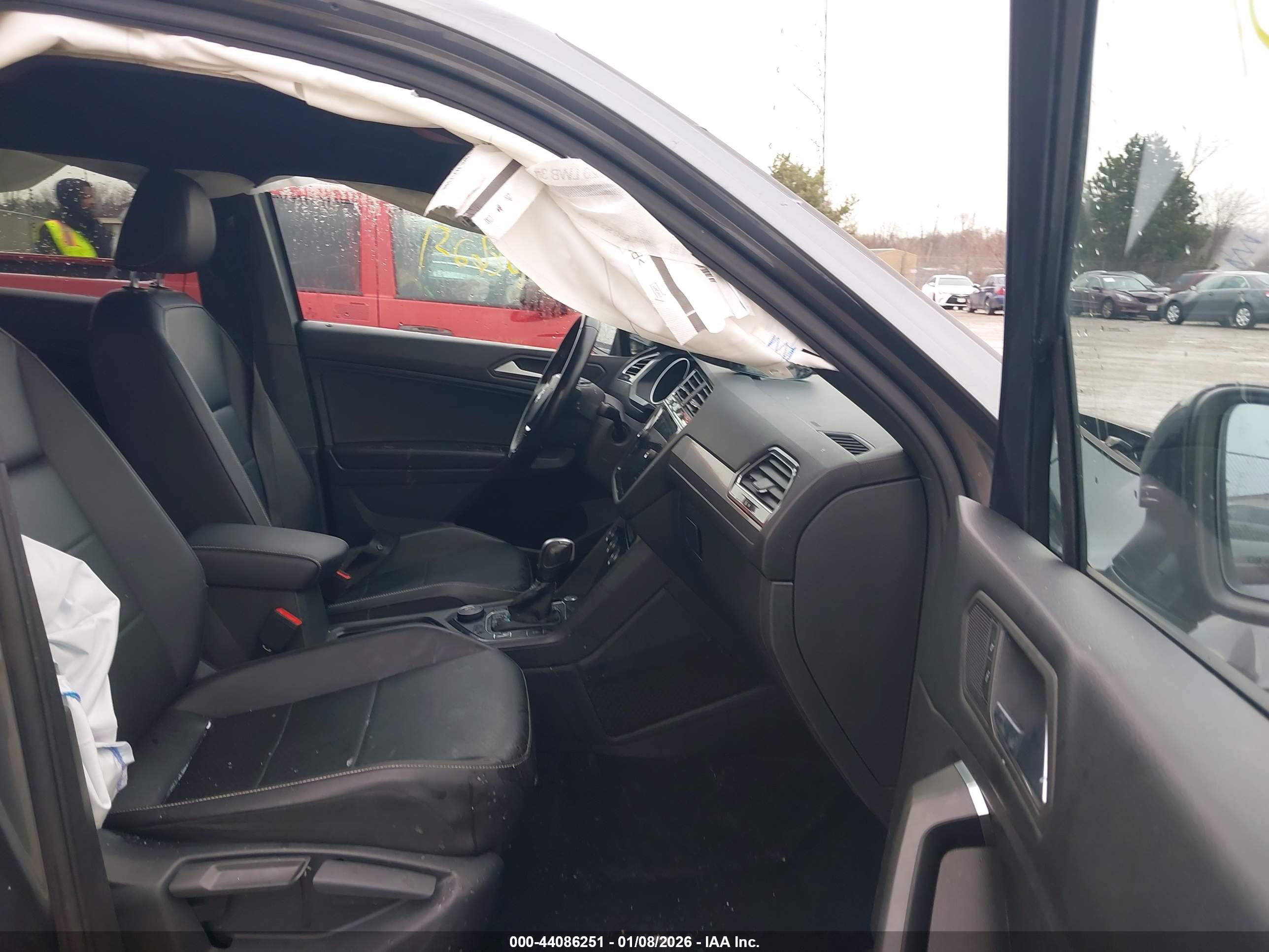 VOLKSWAGEN TIGUAN image 5