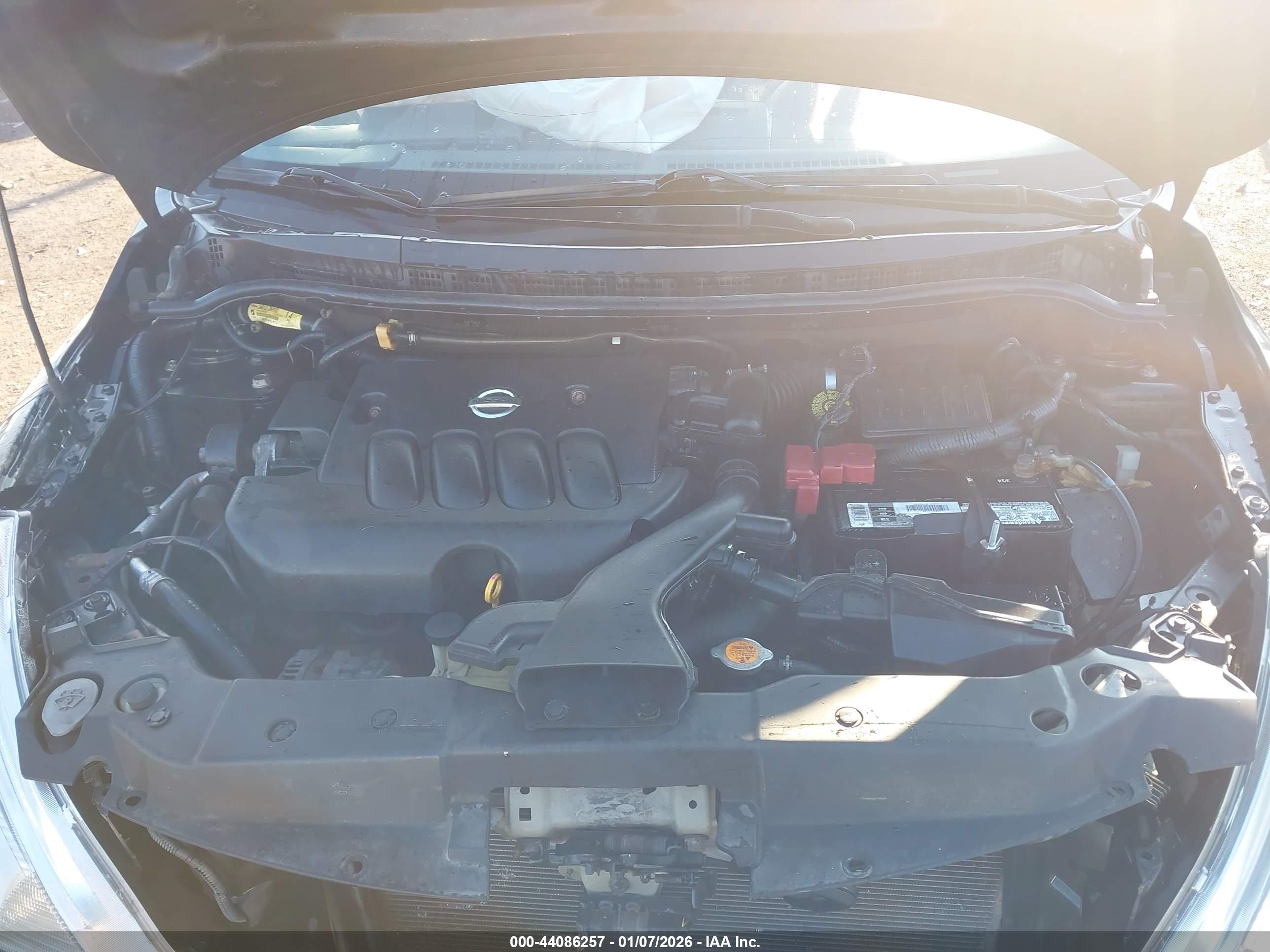 NISSAN VERSA image 10