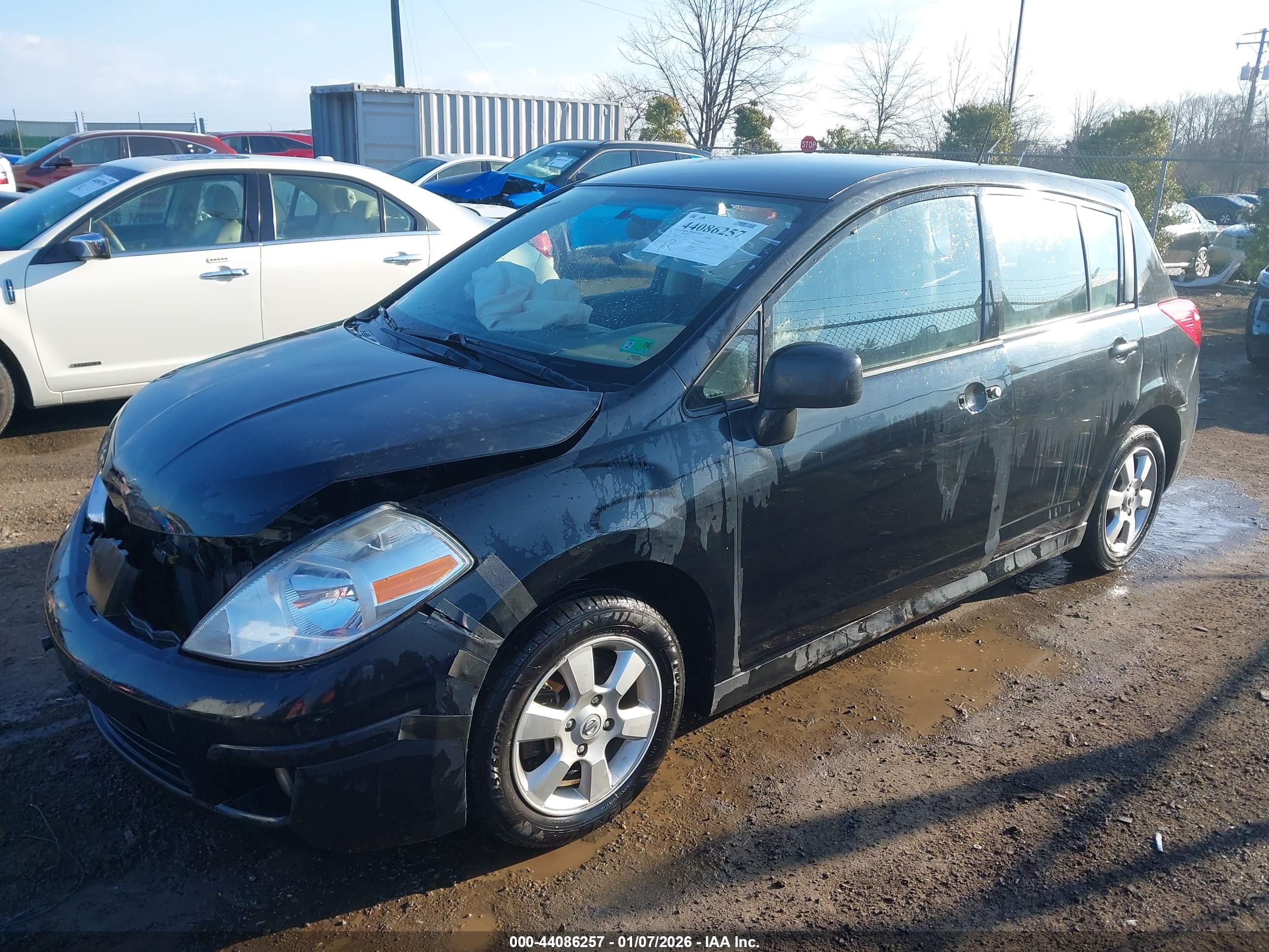 NISSAN VERSA image 2