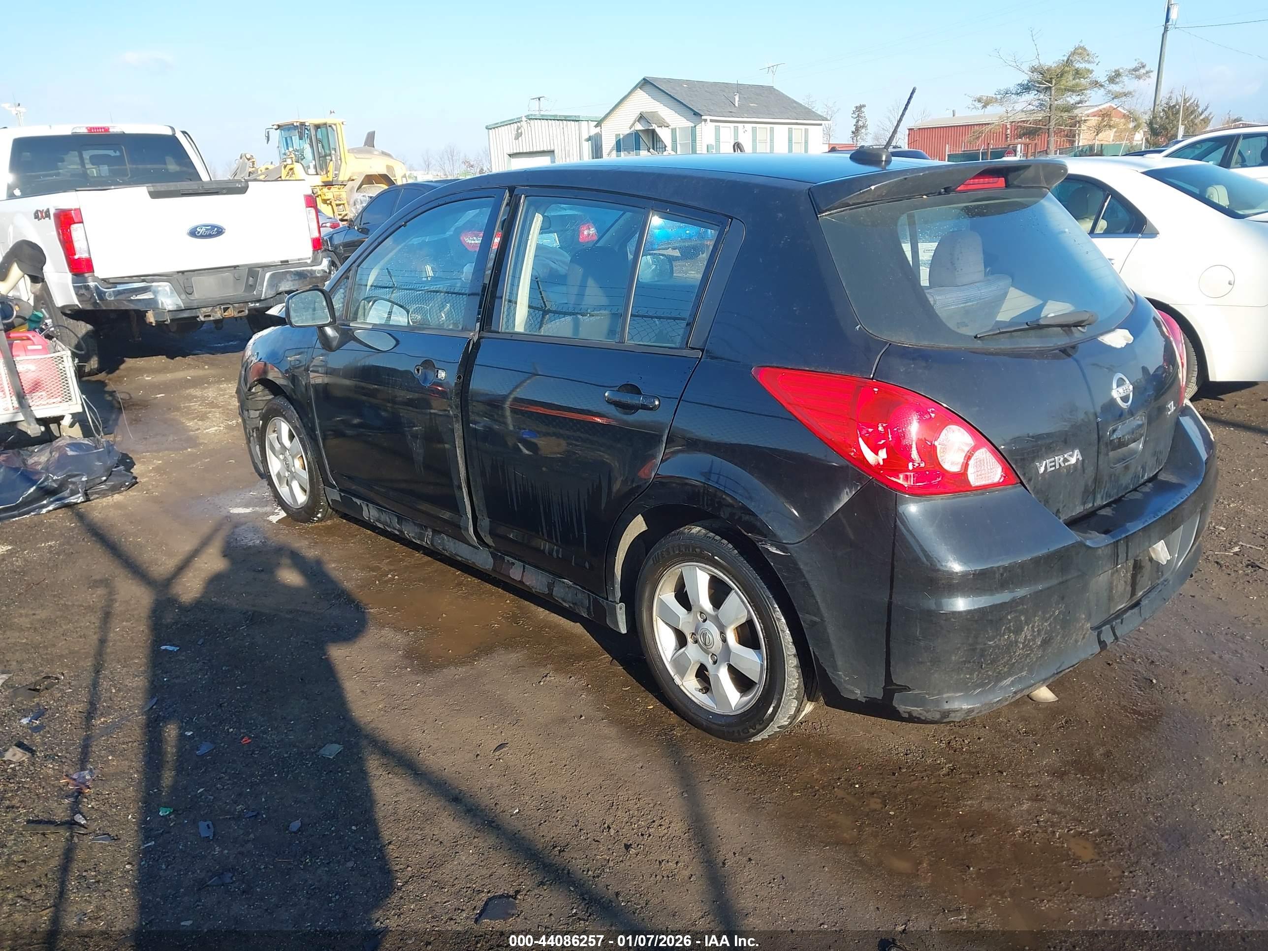 NISSAN VERSA image 3