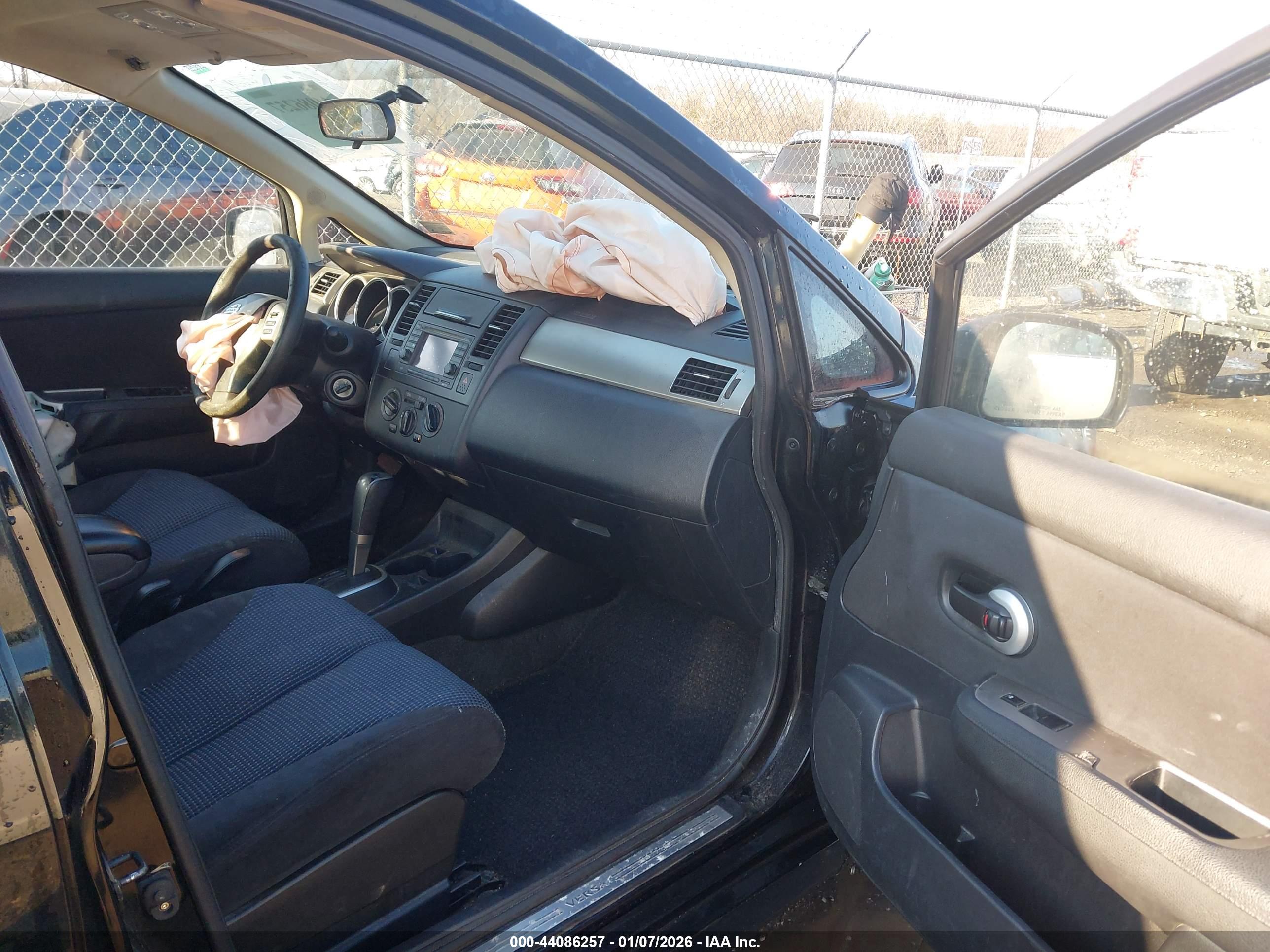 NISSAN VERSA image 5