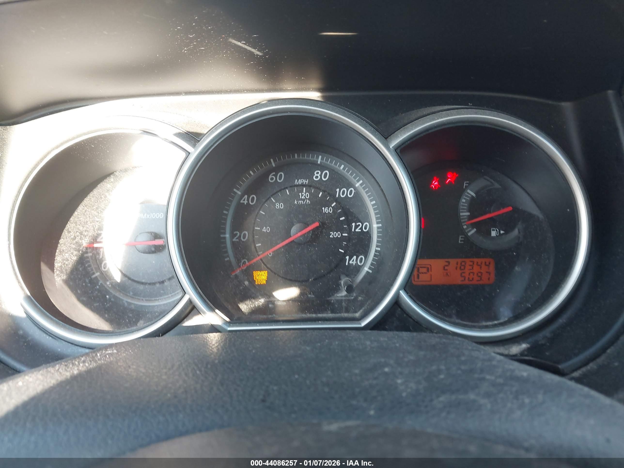 NISSAN VERSA image 7
