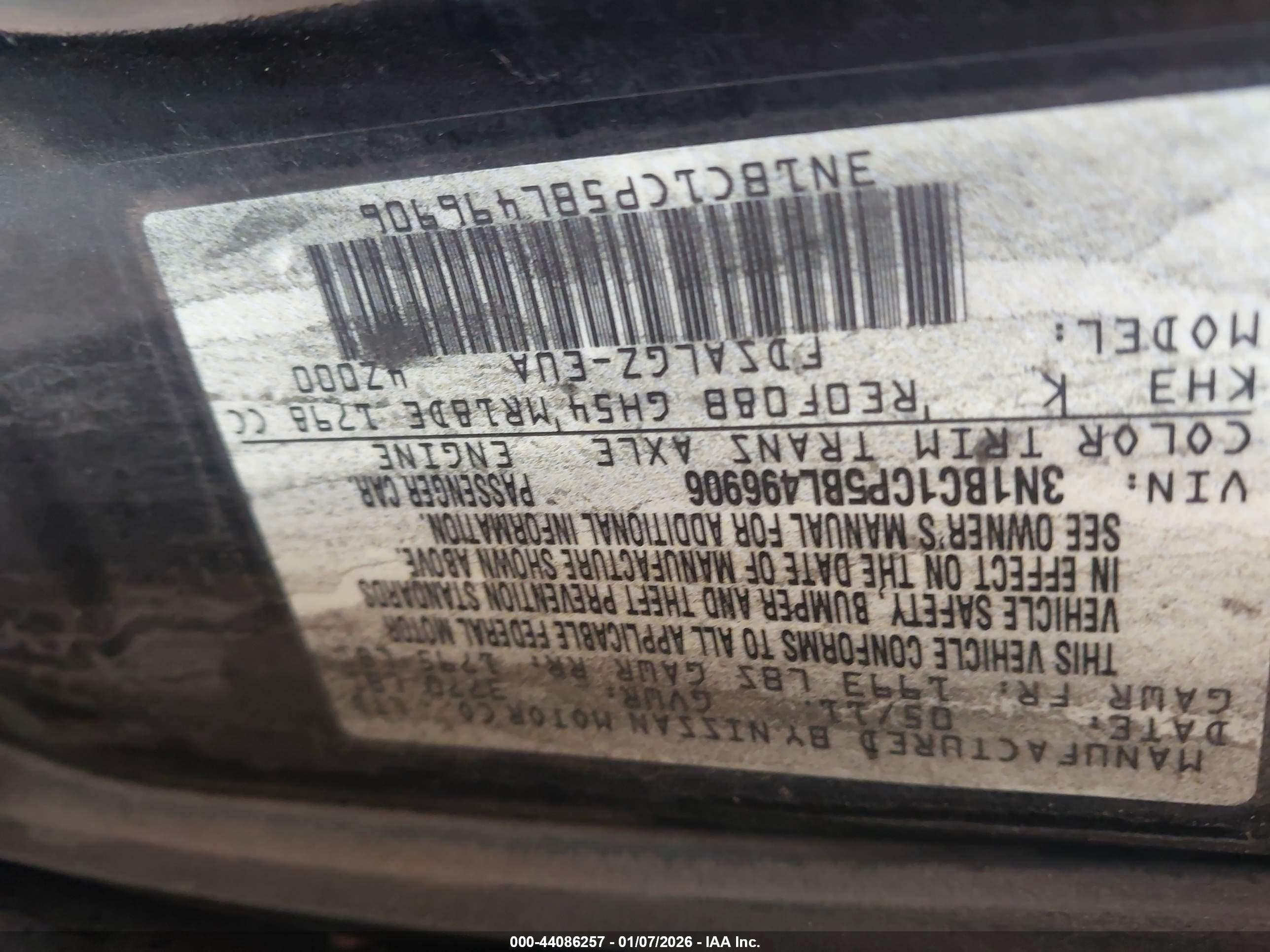 NISSAN VERSA image 9
