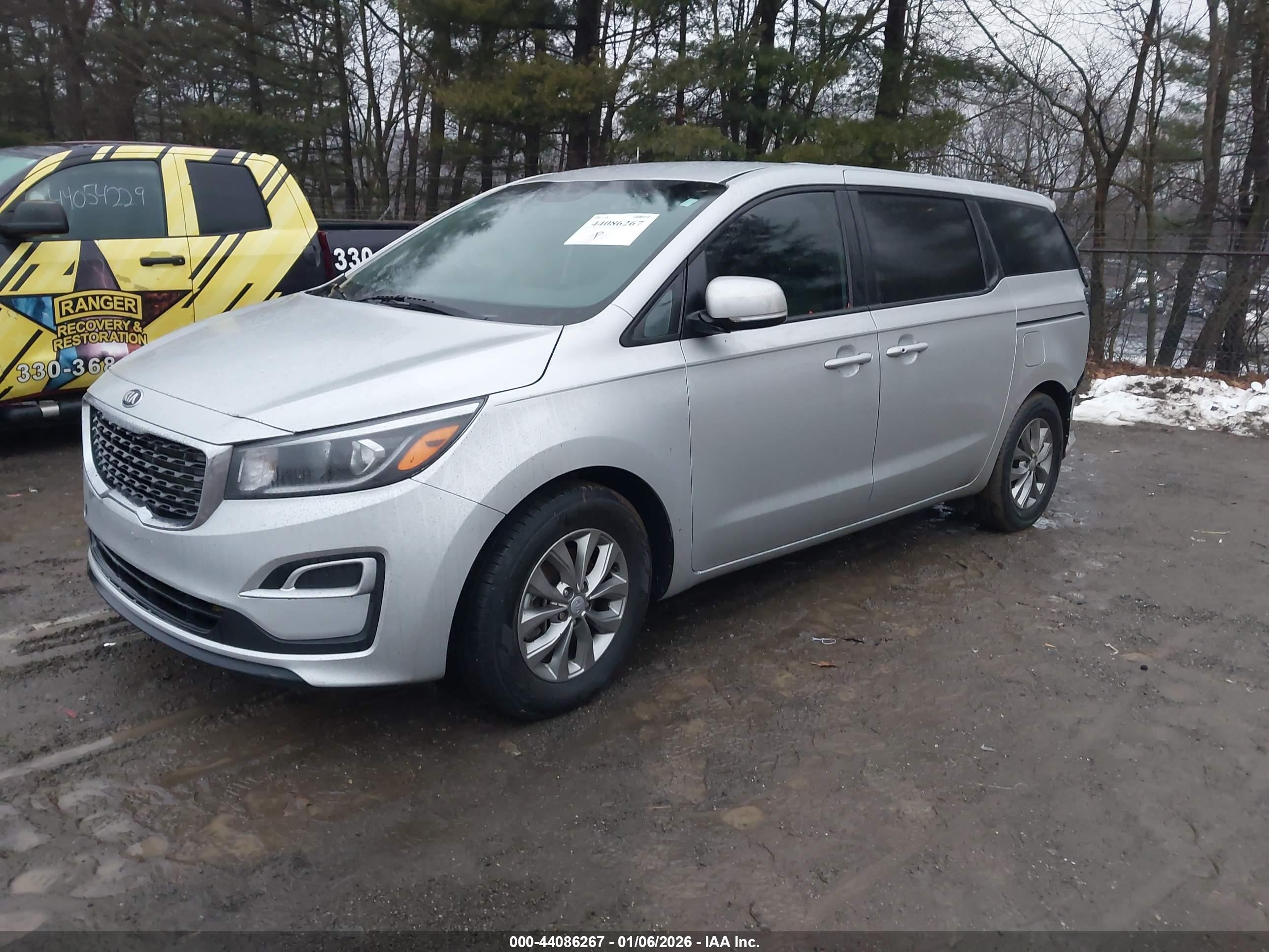 KIA SEDONA image 2