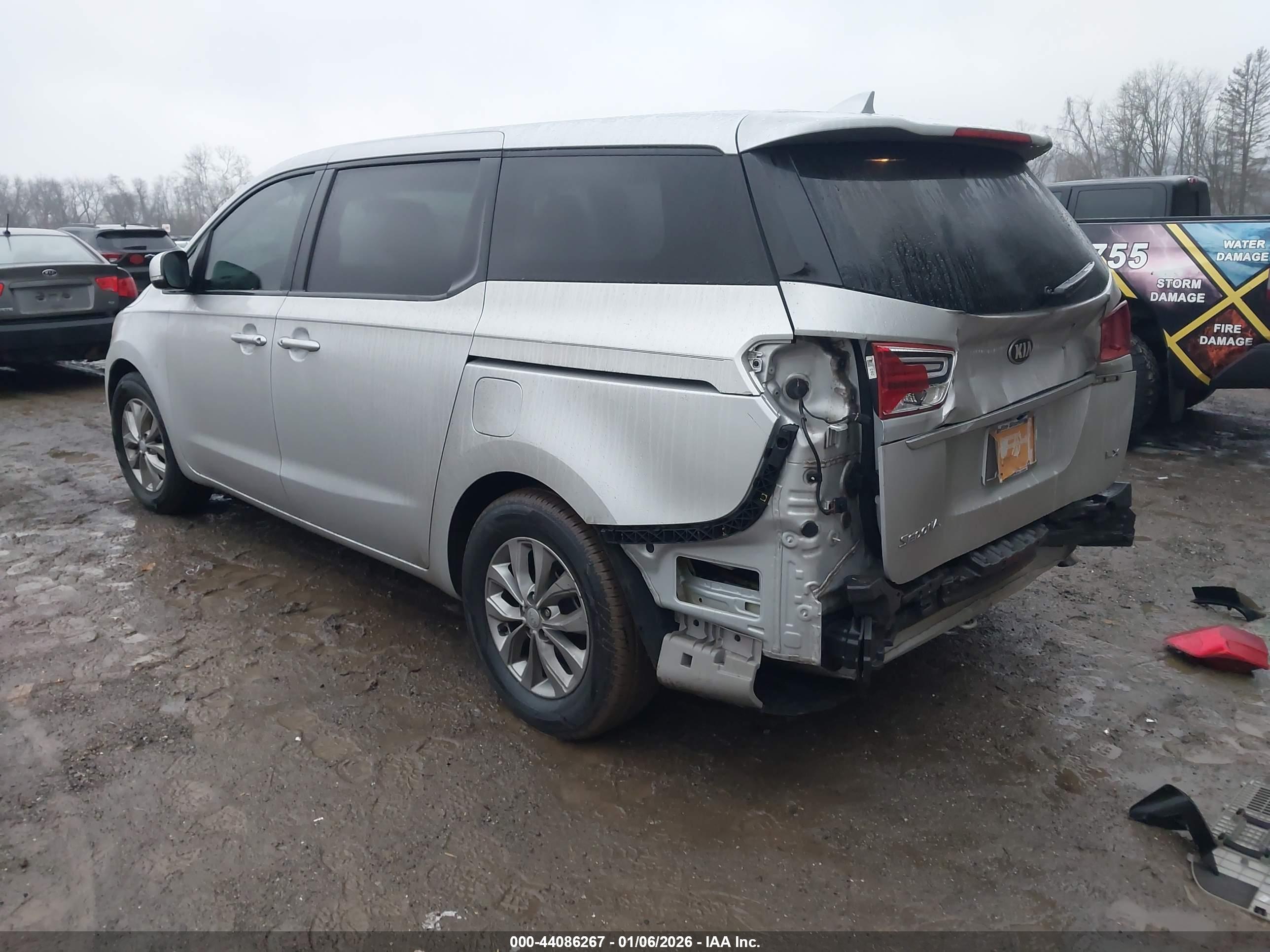 KIA SEDONA image 3