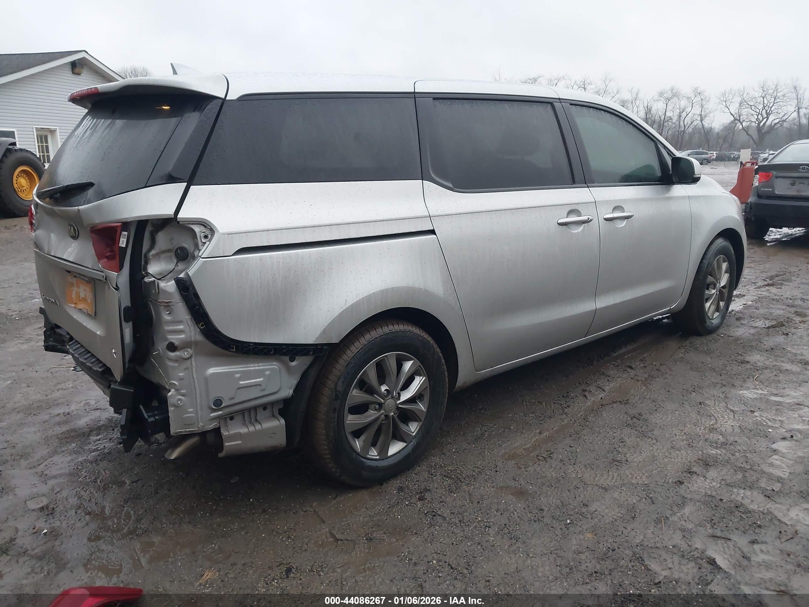 KIA SEDONA image 4