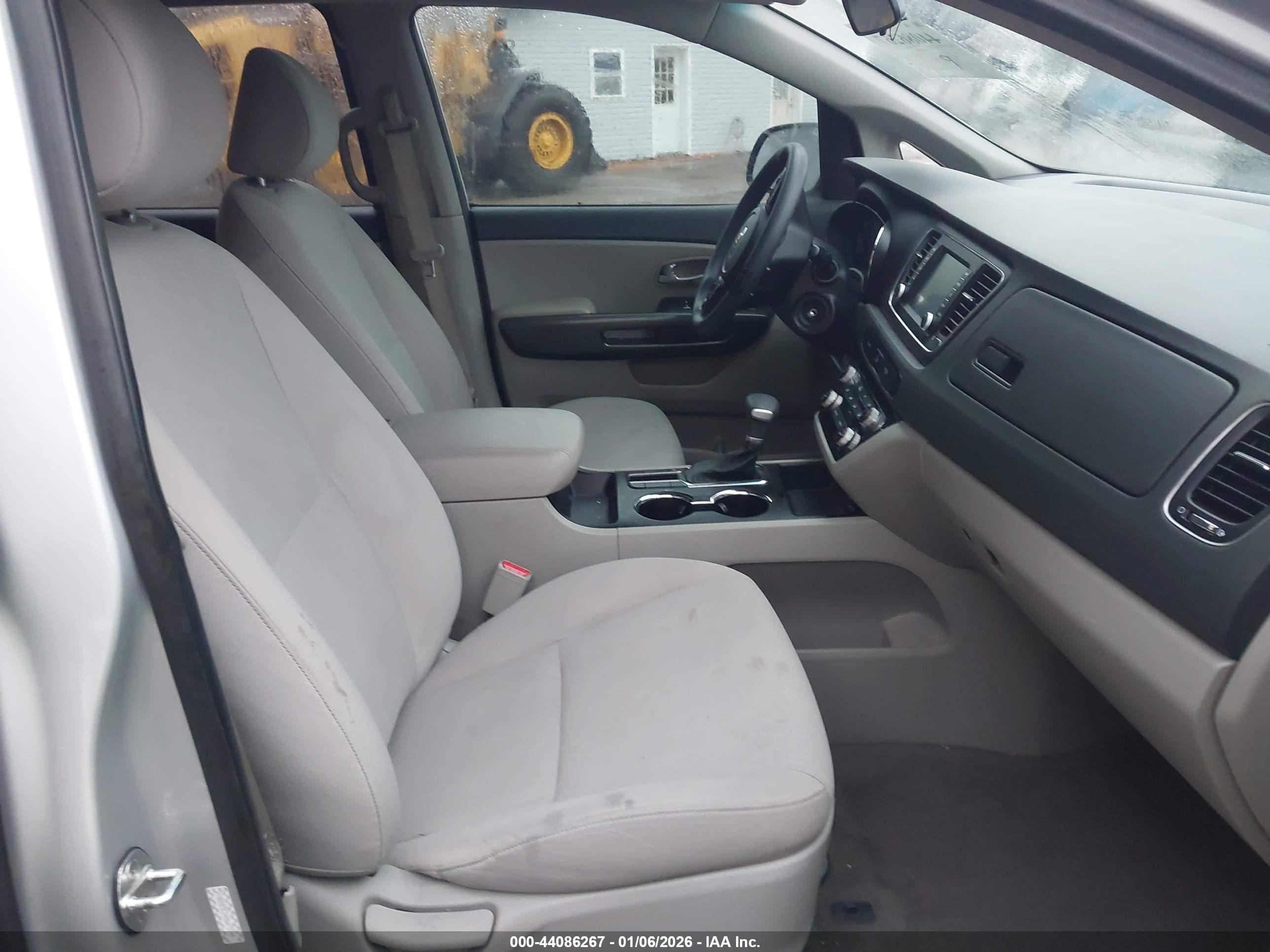 KIA SEDONA image 5