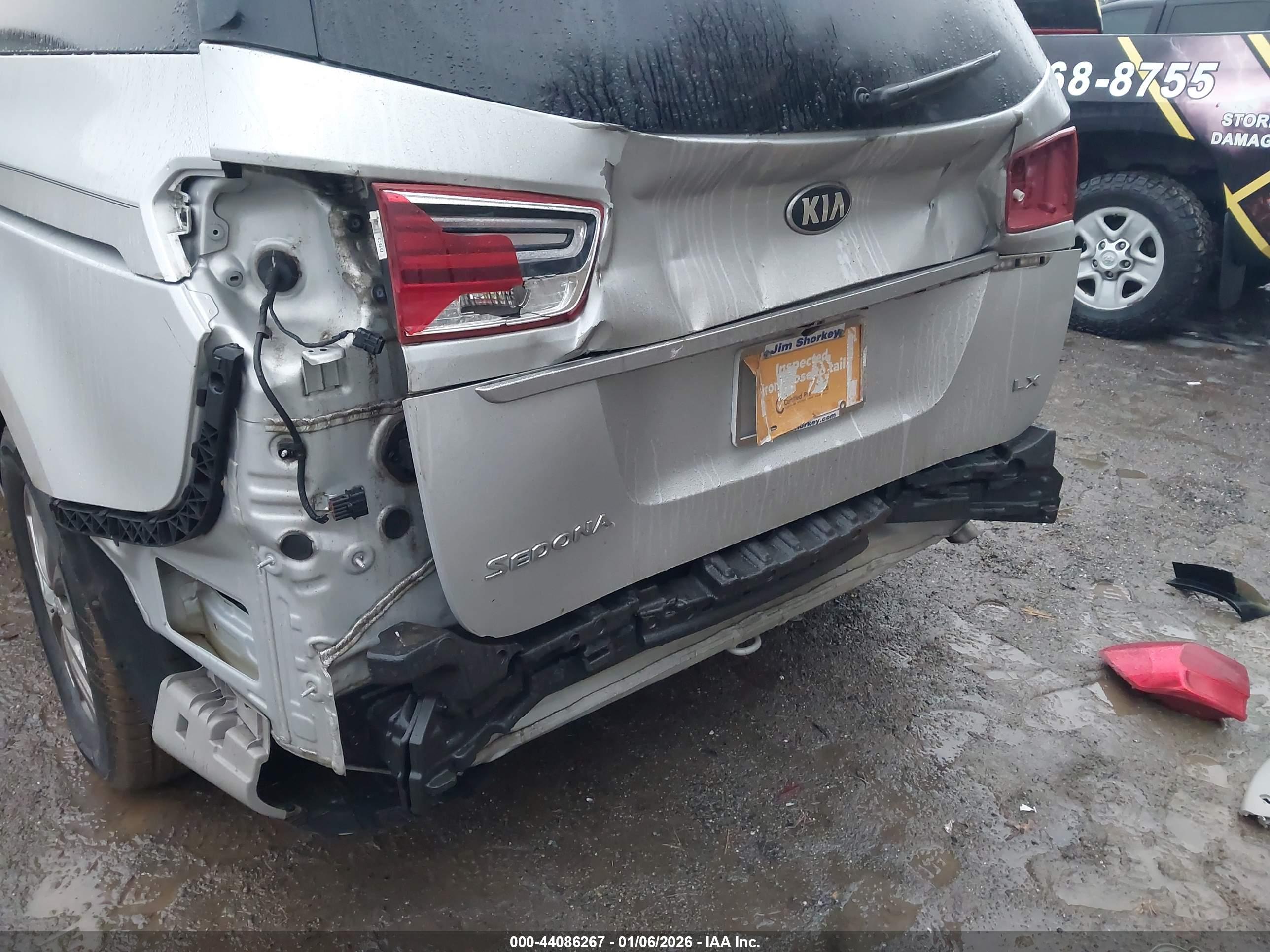 KIA SEDONA image 6
