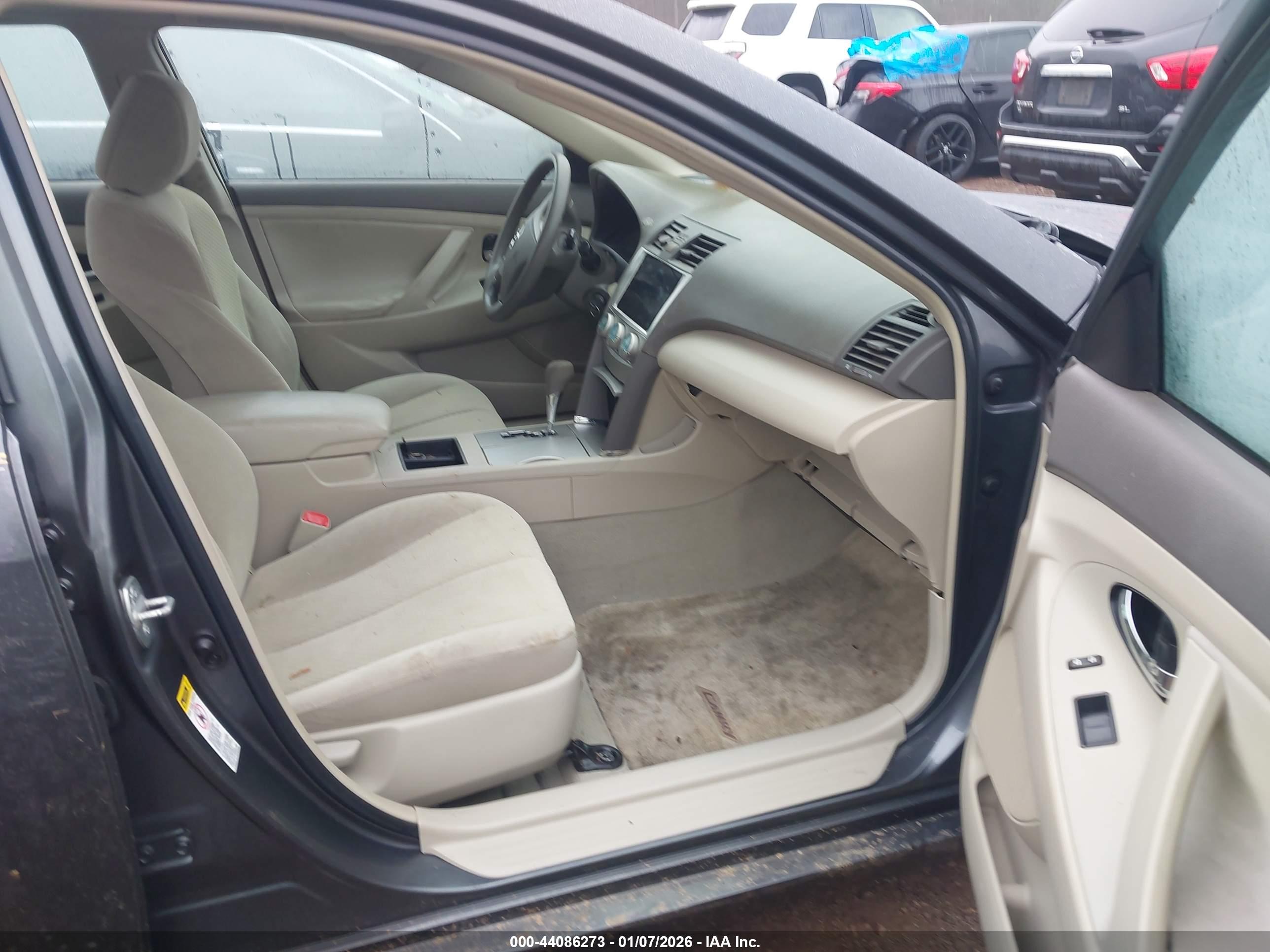 TOYOTA CAMRY image 5