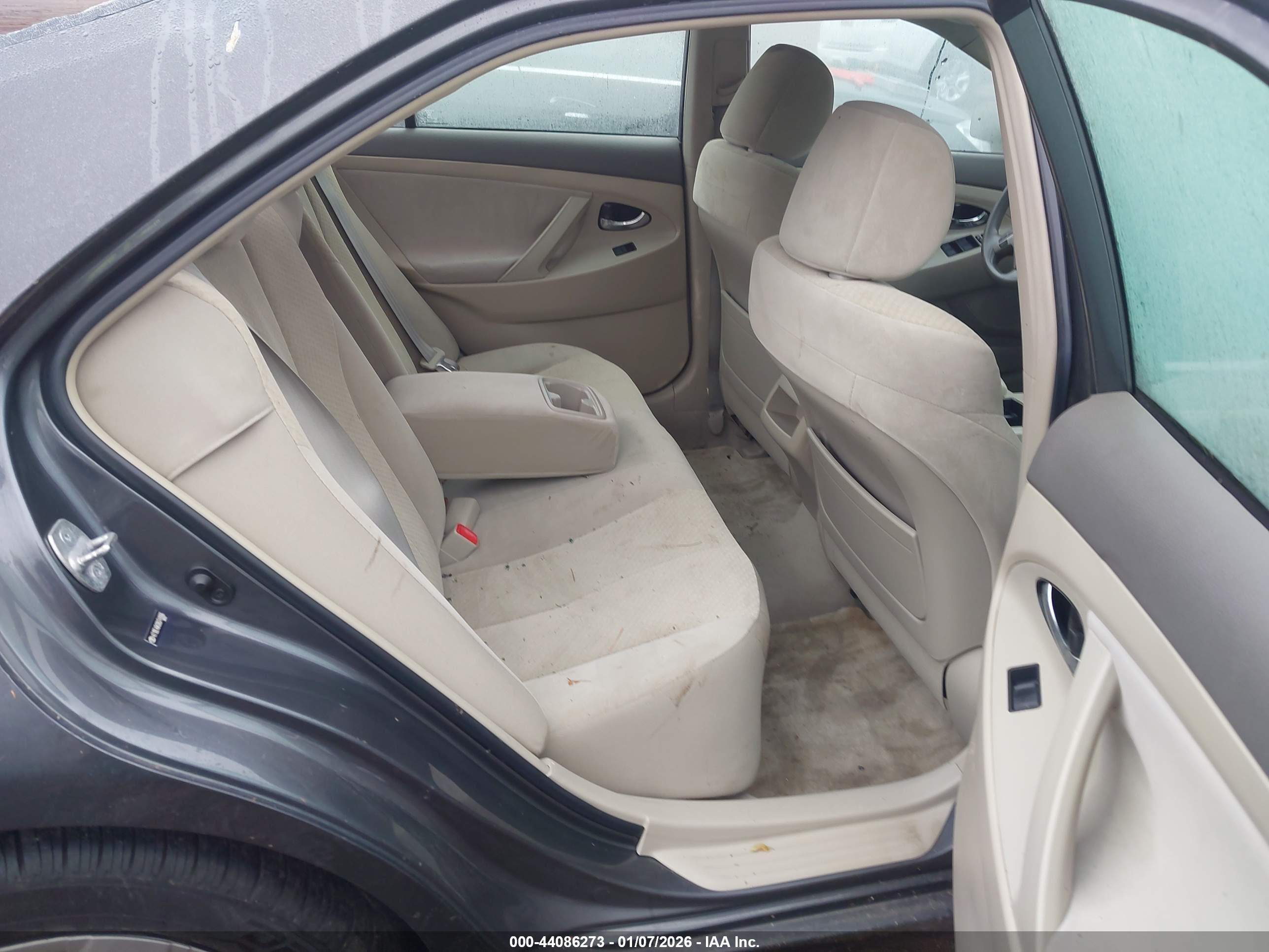 TOYOTA CAMRY image 8