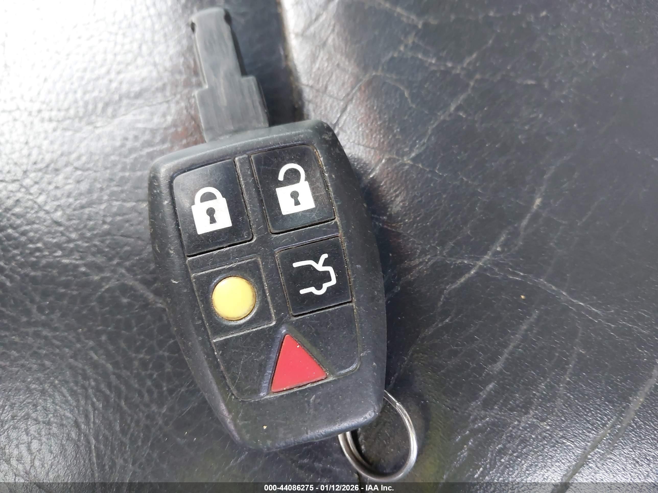 VOLVO V50 image 11