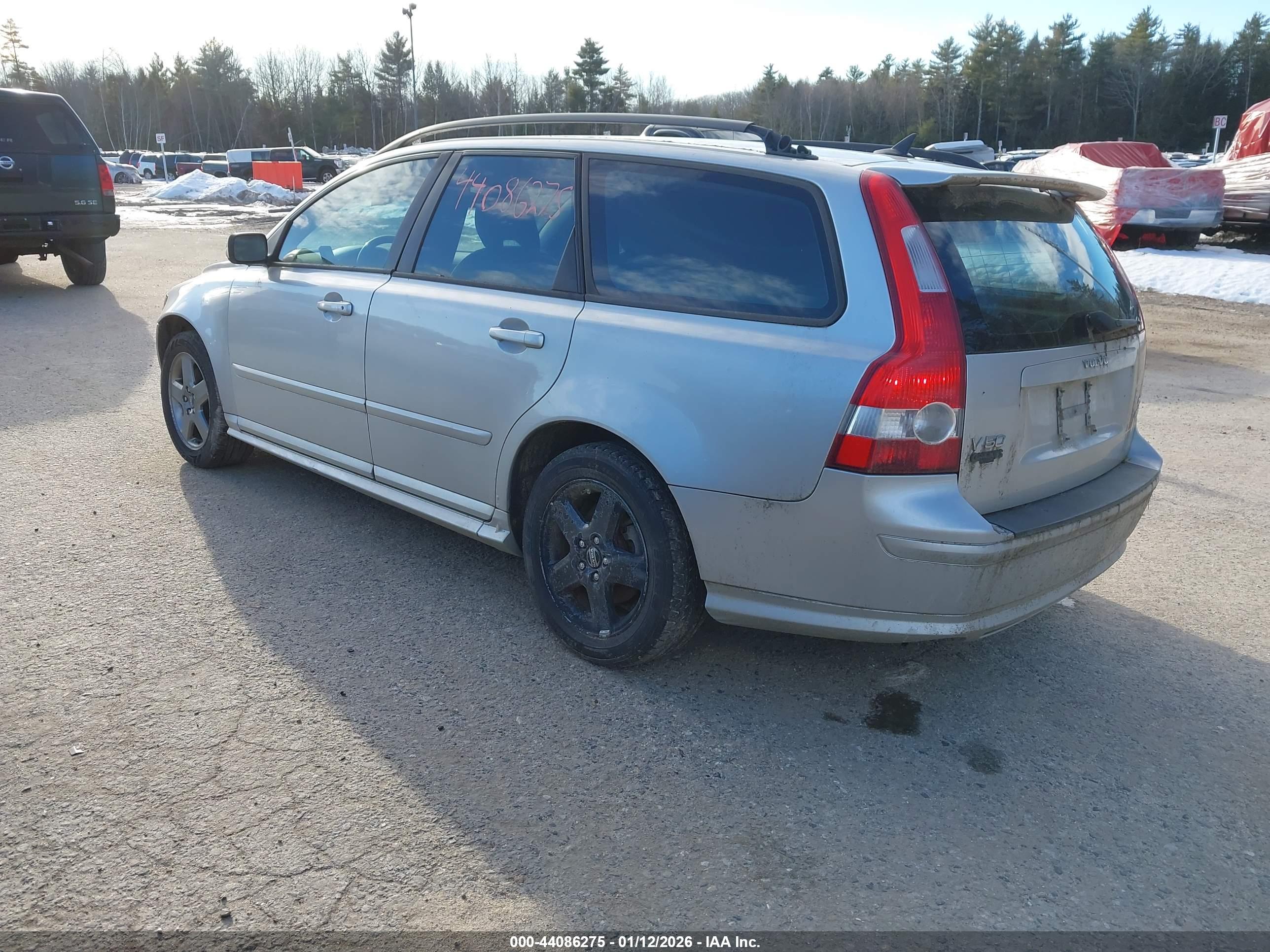 VOLVO V50 image 3