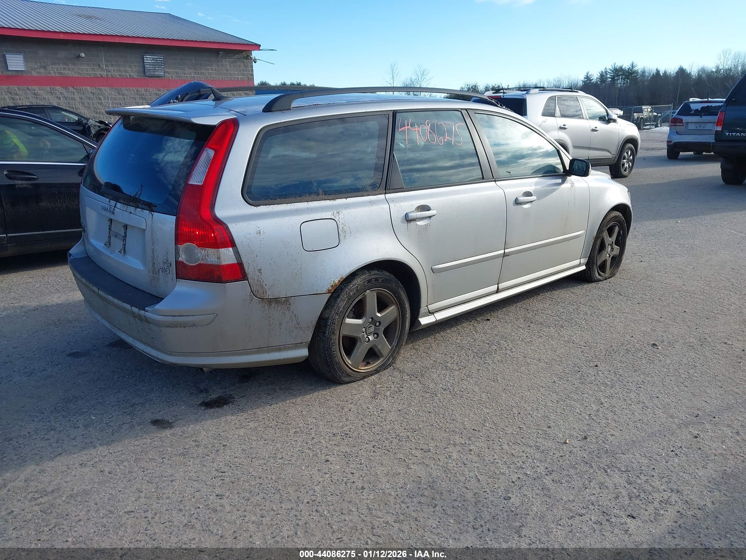 VOLVO V50 image 4