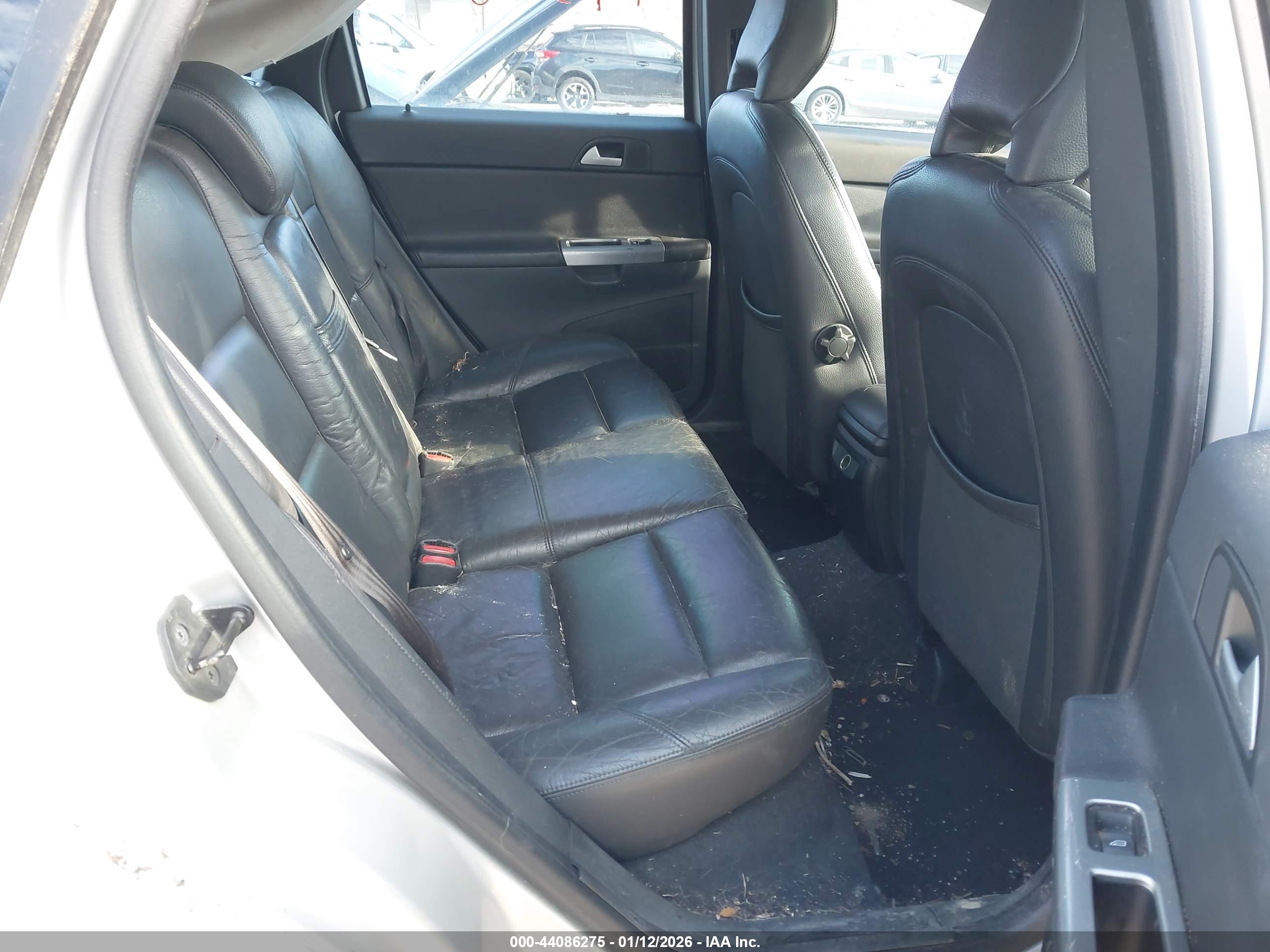 VOLVO V50 image 8