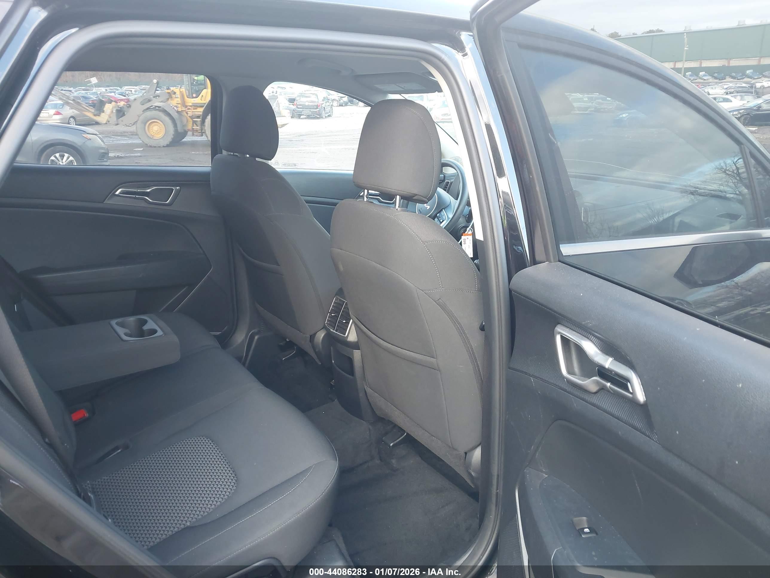 KIA SPORTAGE image 8