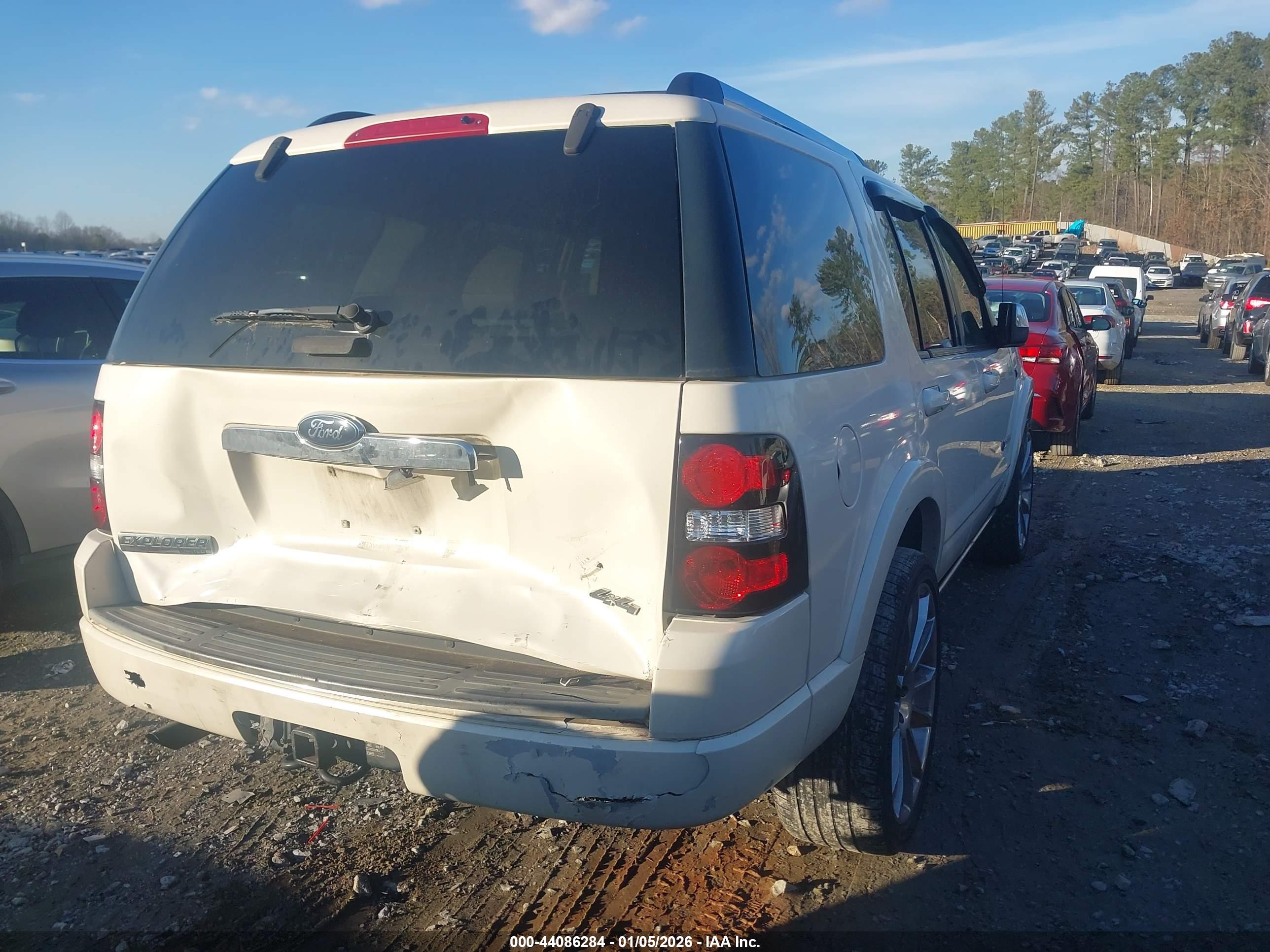 FORD EXPLORER image 4