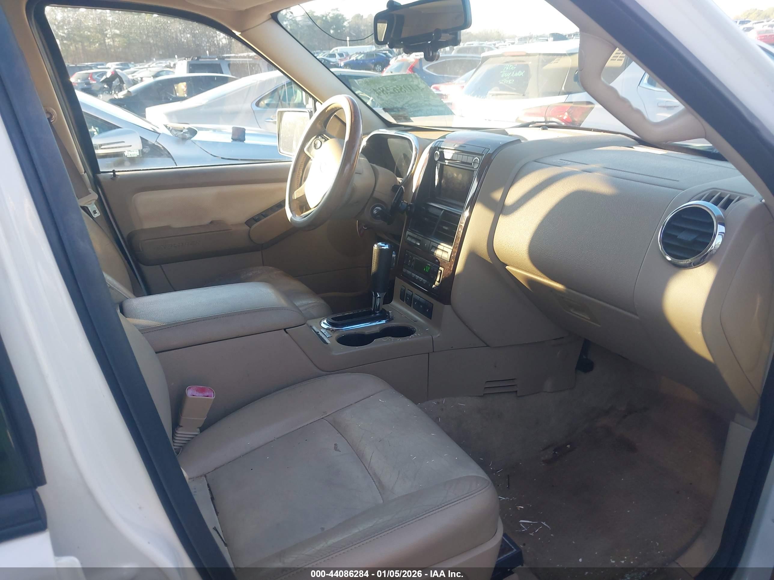 FORD EXPLORER image 5