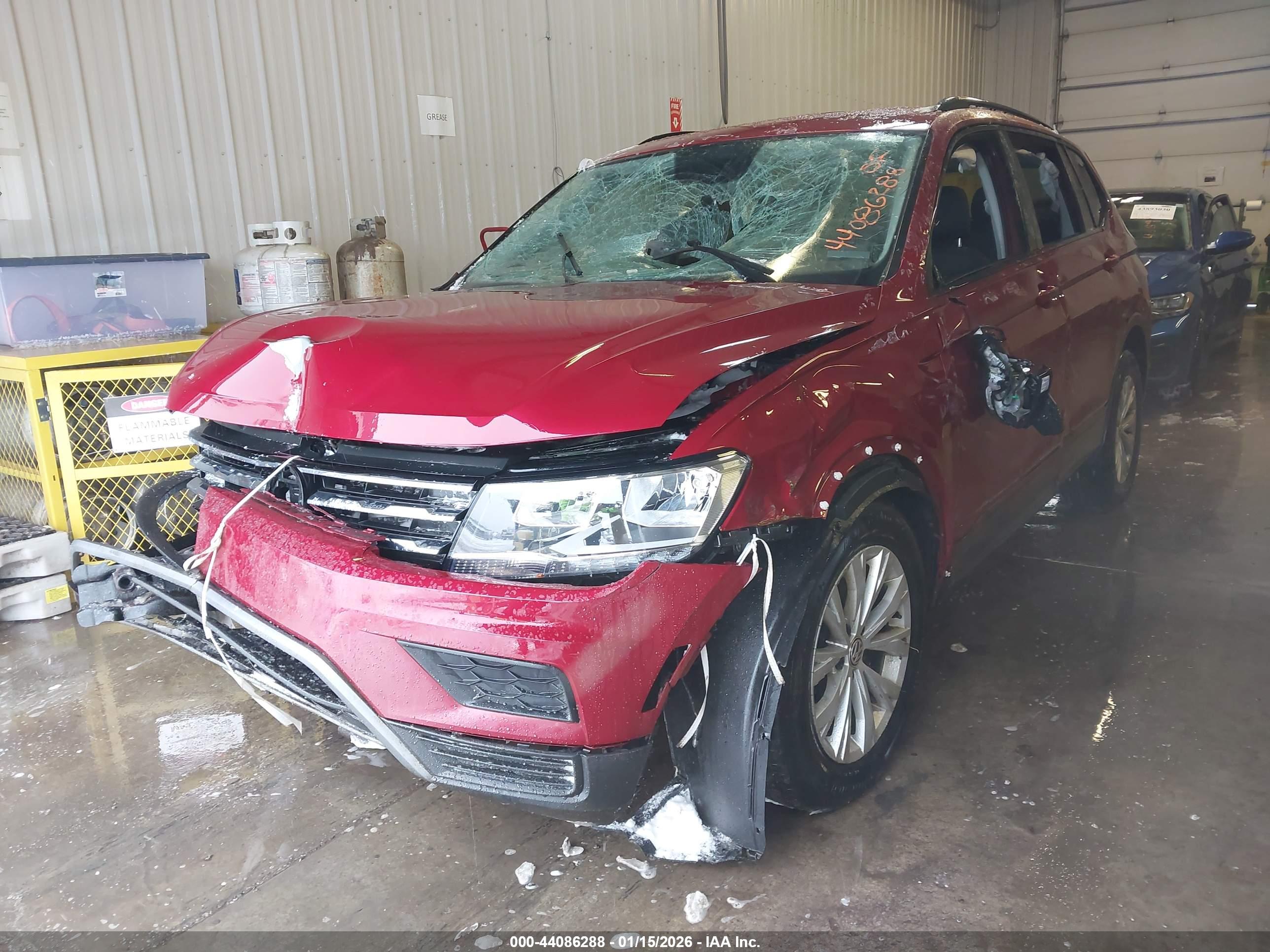 VOLKSWAGEN TIGUAN image 2