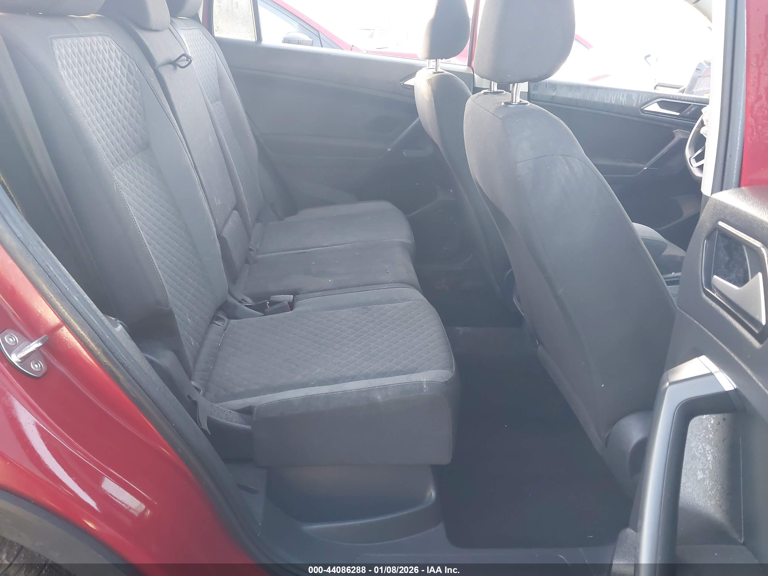 VOLKSWAGEN TIGUAN image 8
