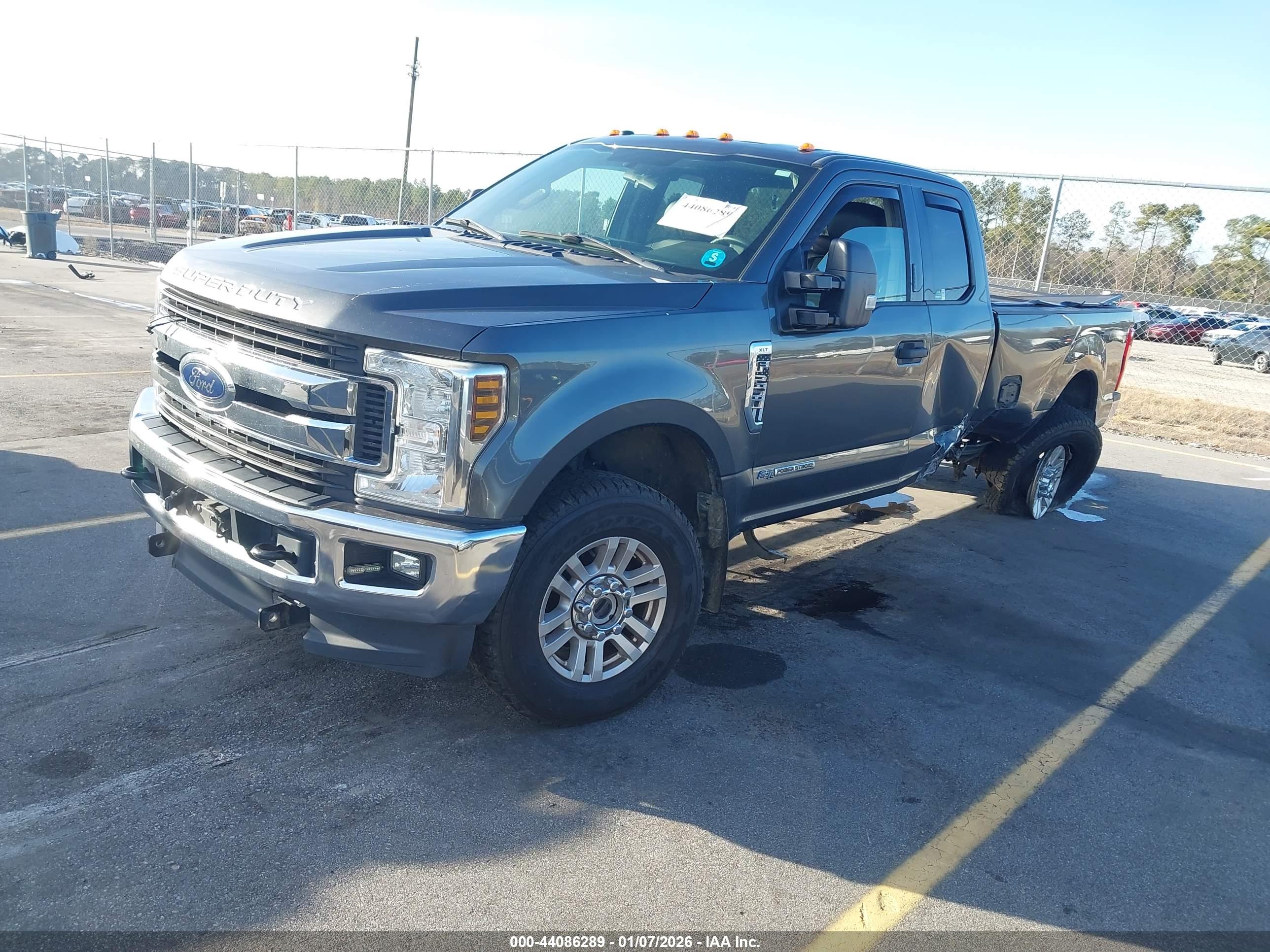 FORD F-250 image 2