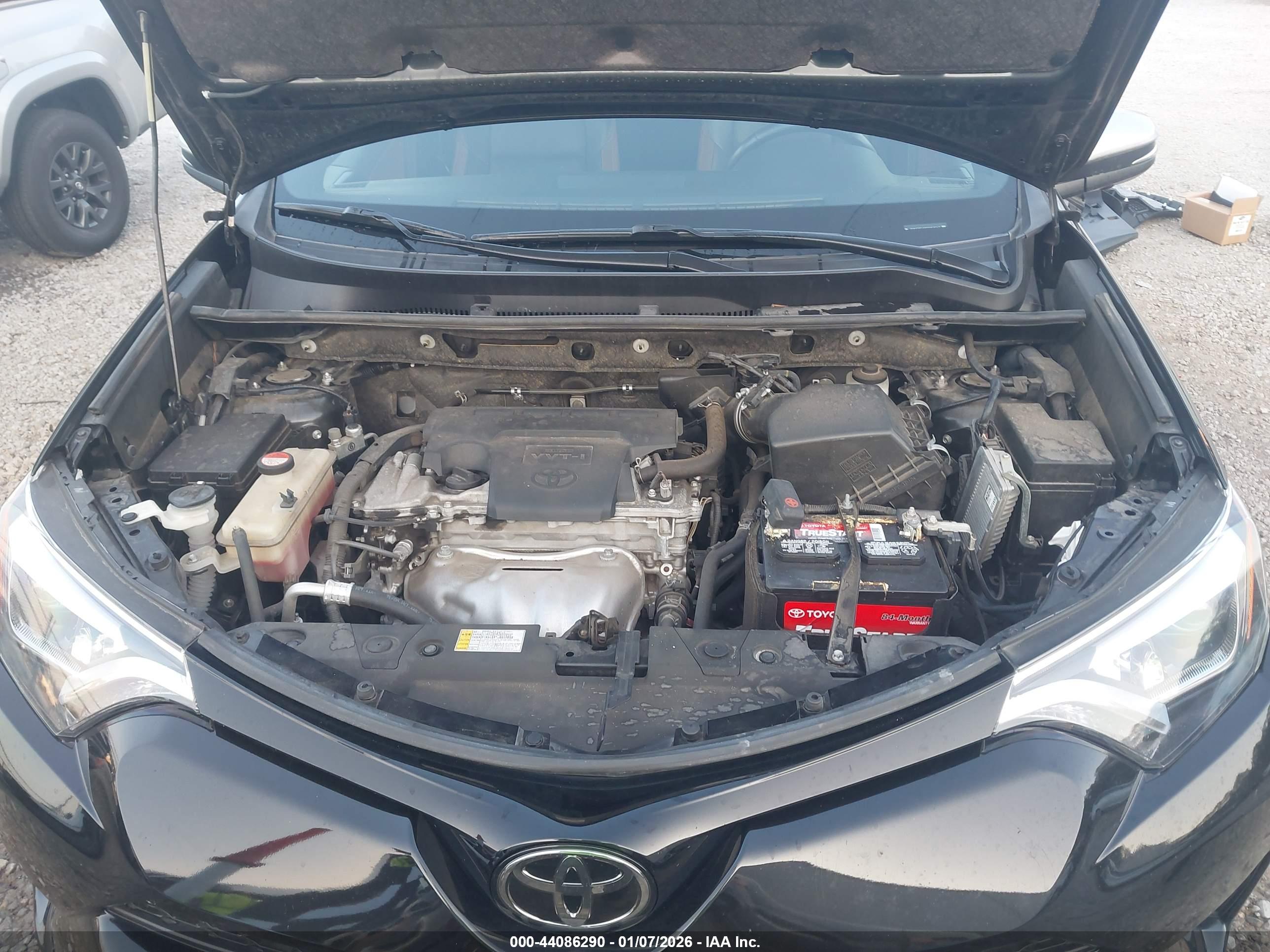 TOYOTA RAV4 image 10