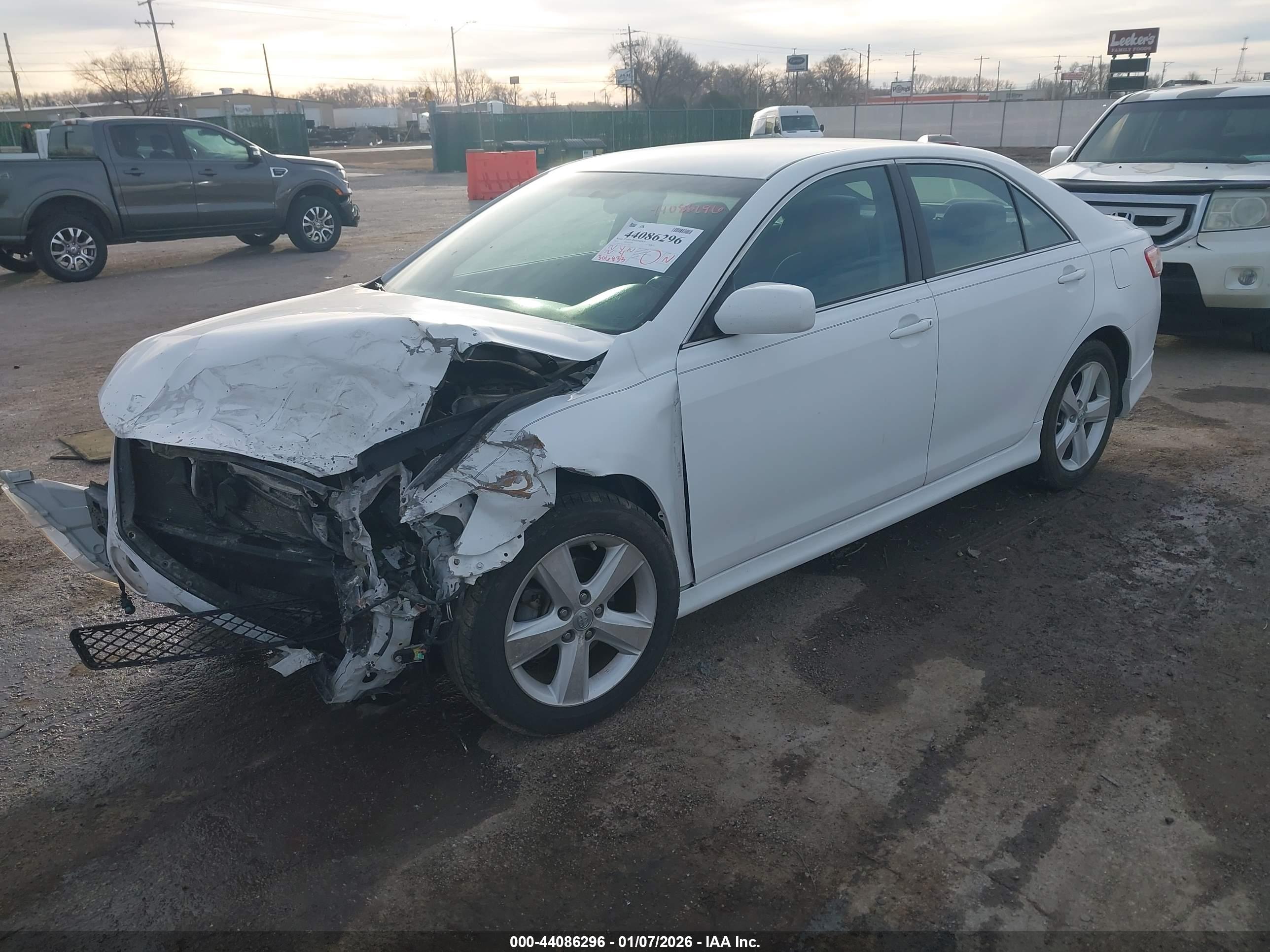 TOYOTA CAMRY image 2