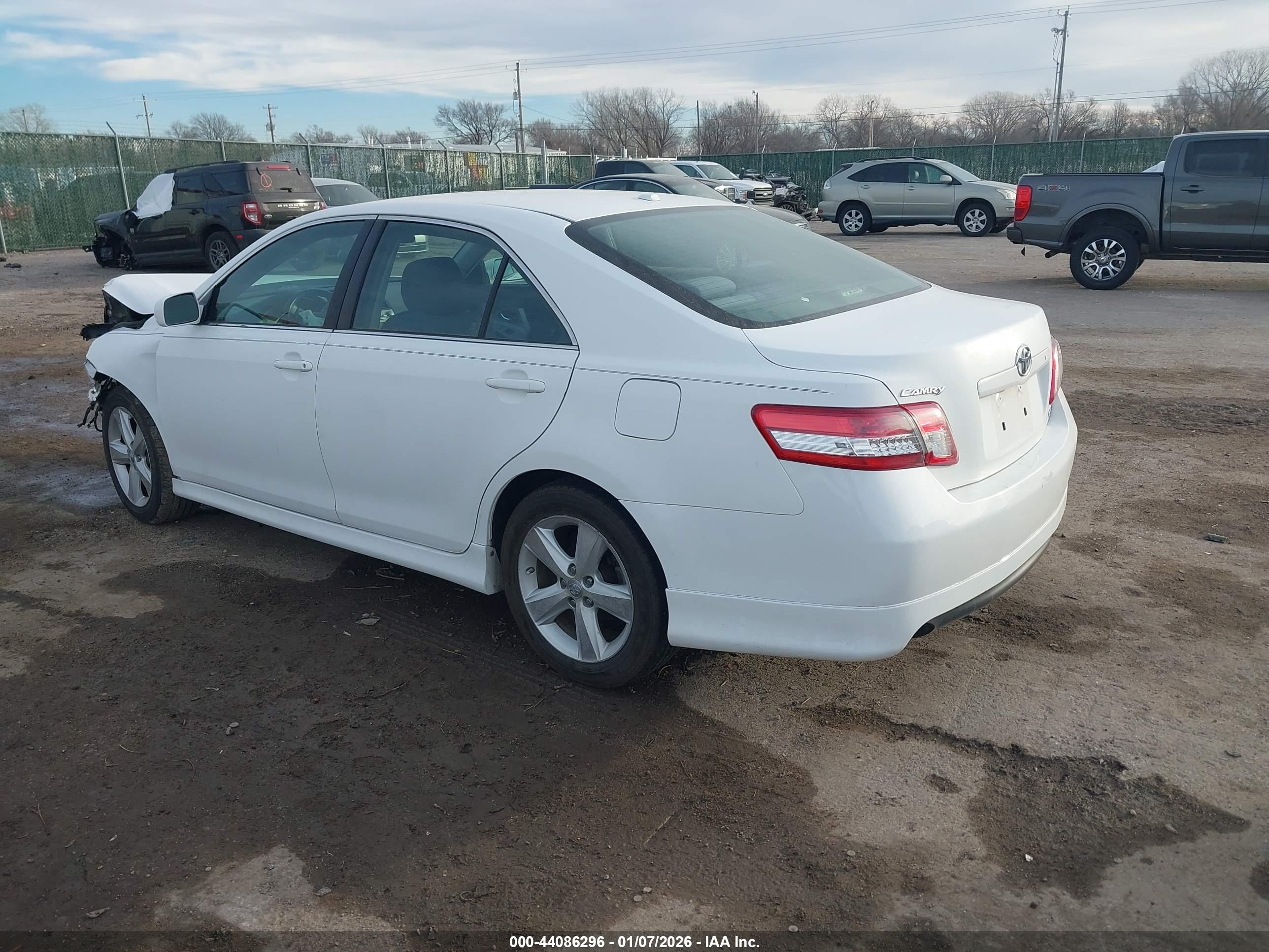 TOYOTA CAMRY image 3