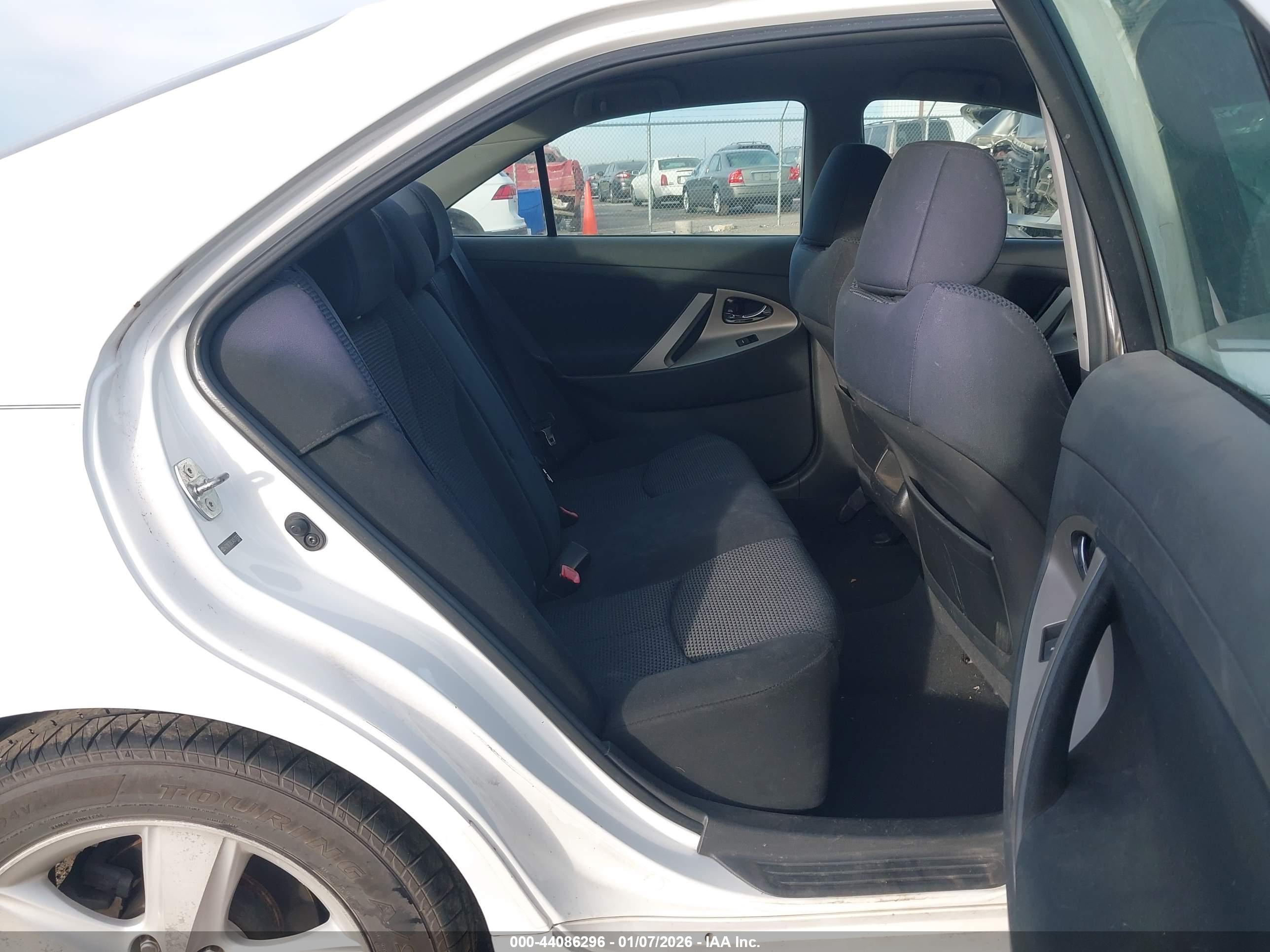 TOYOTA CAMRY image 8