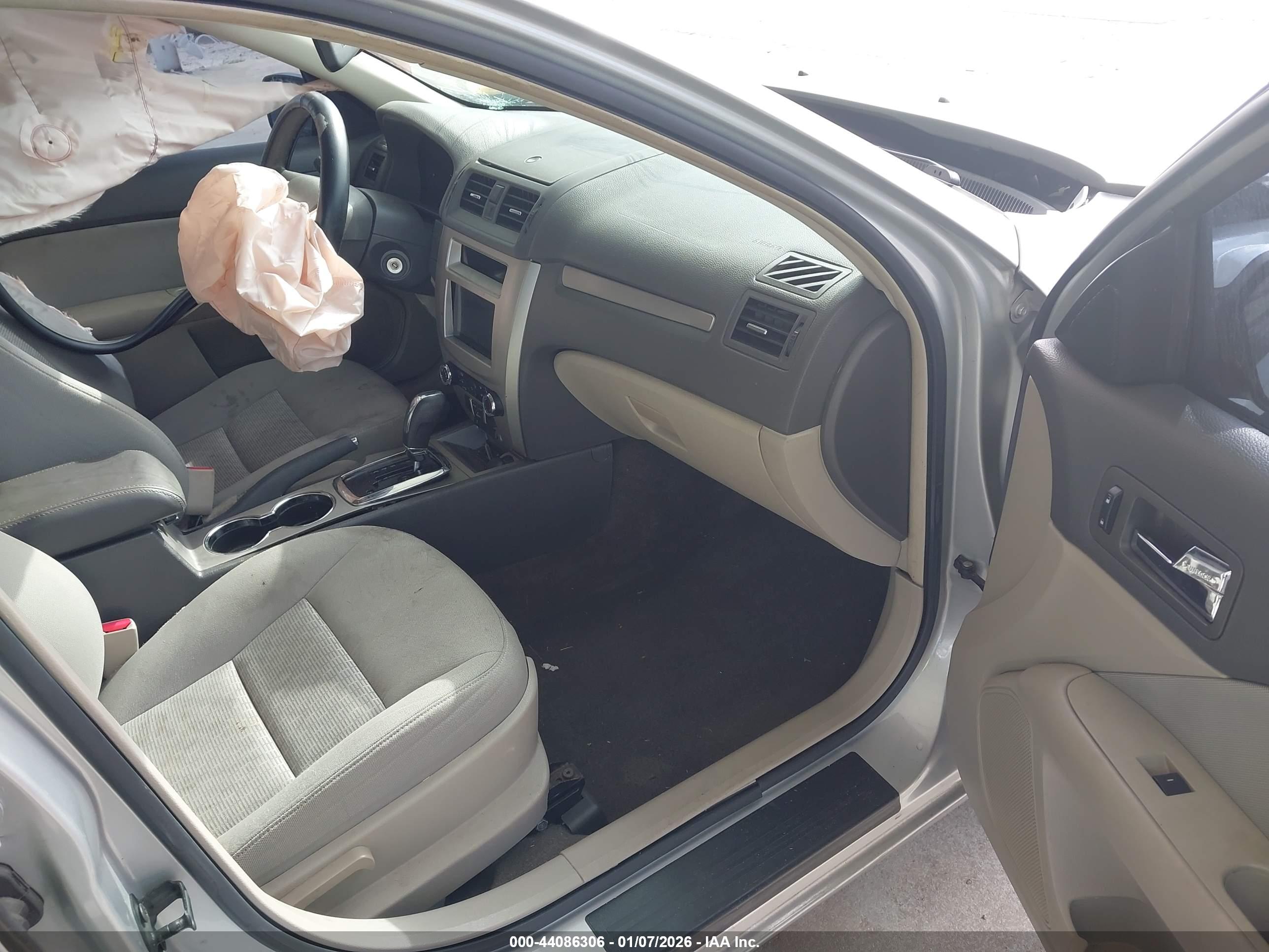 FORD FUSION image 5