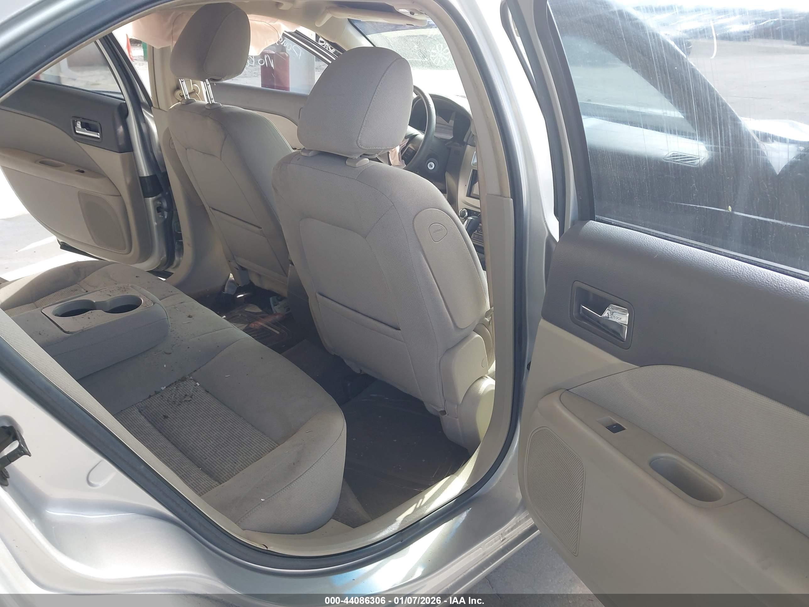 FORD FUSION image 8