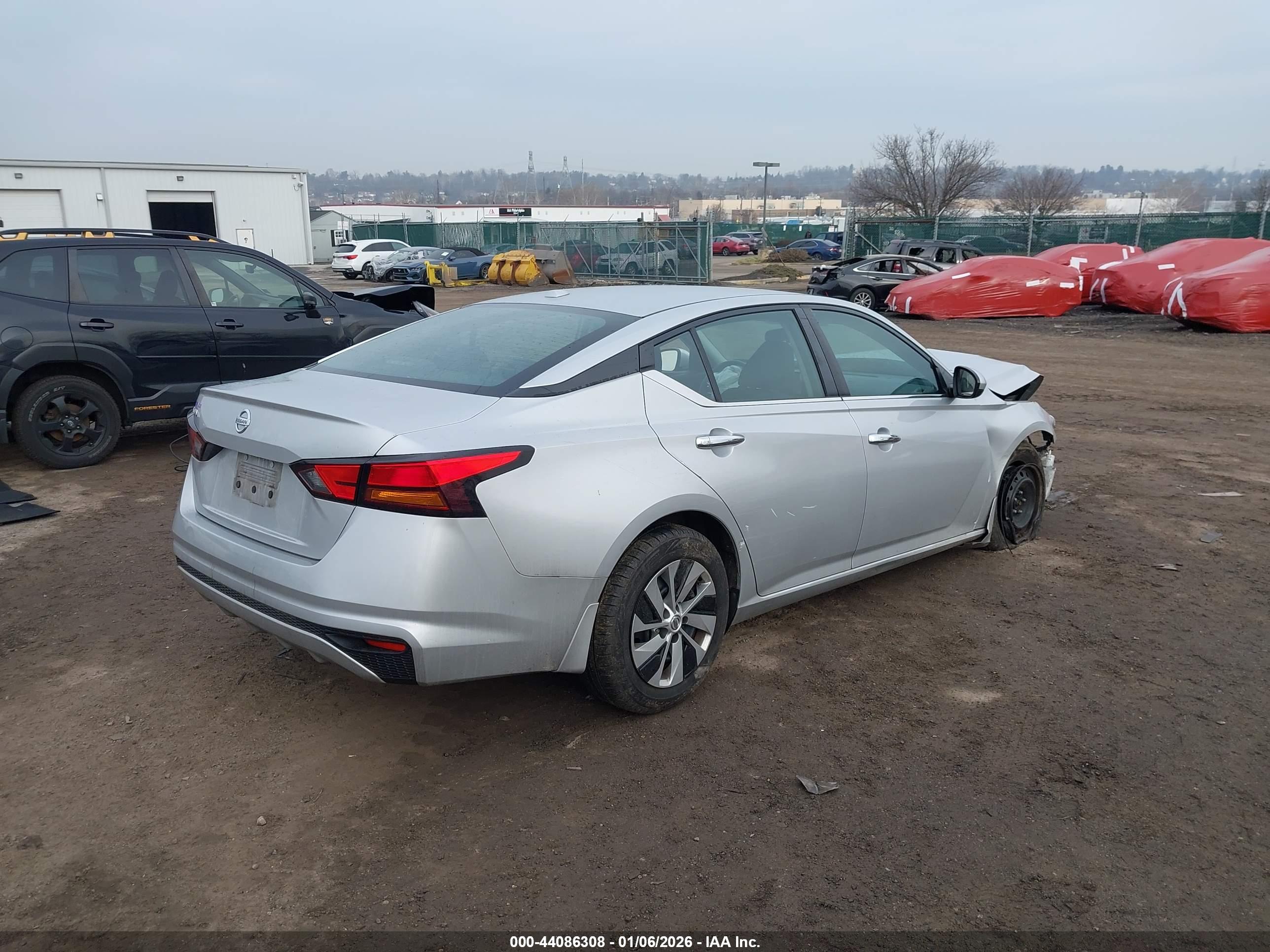 NISSAN ALTIMA image 4